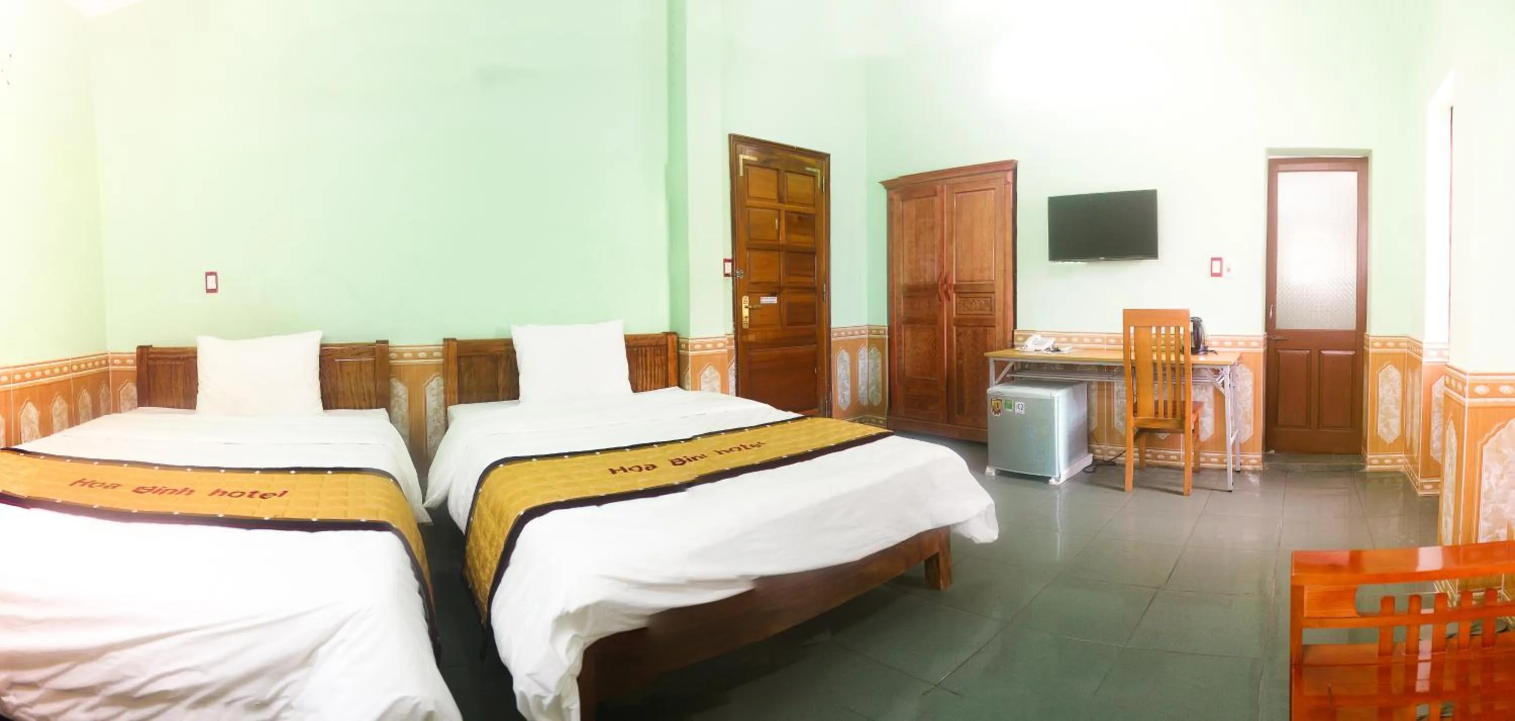 Bedroom, Bed in Hoa Binh Hotel