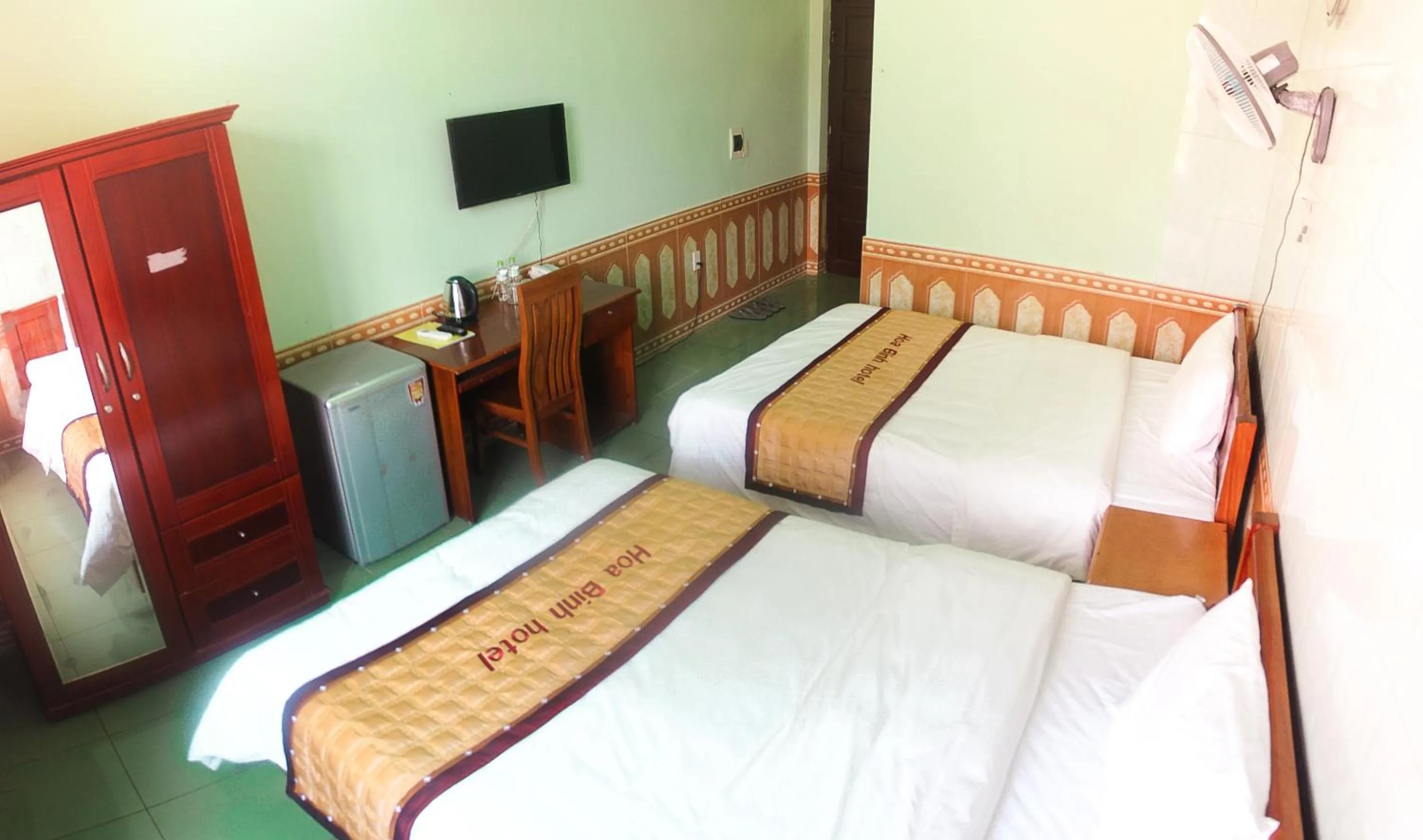 Bedroom, Bed in Hoa Binh Hotel