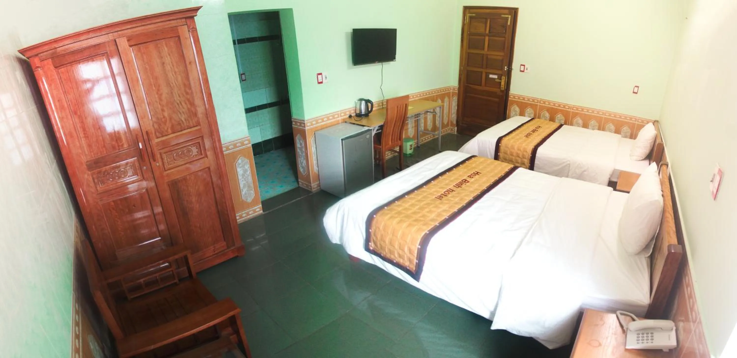 Bedroom, Bed in Hoa Binh Hotel