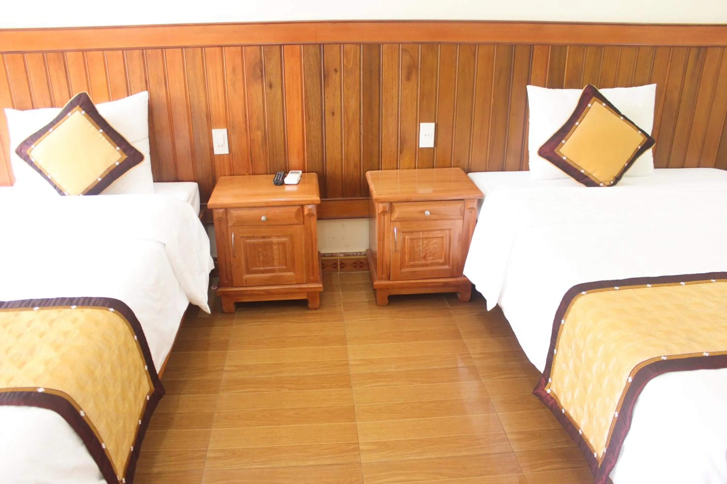 Bedroom, Bed in Hoa Binh Hotel