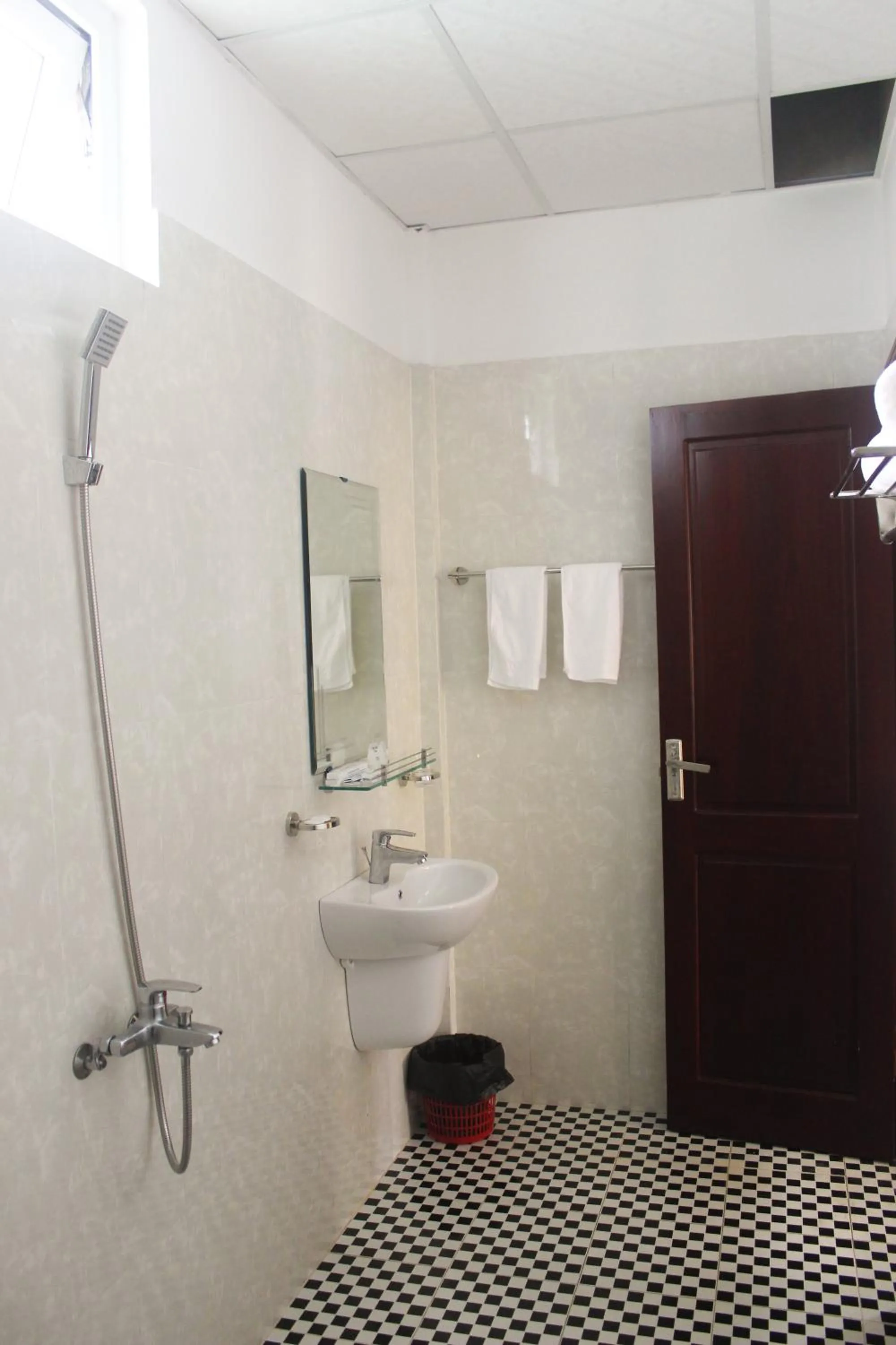 Toilet in Hoa Binh Hotel