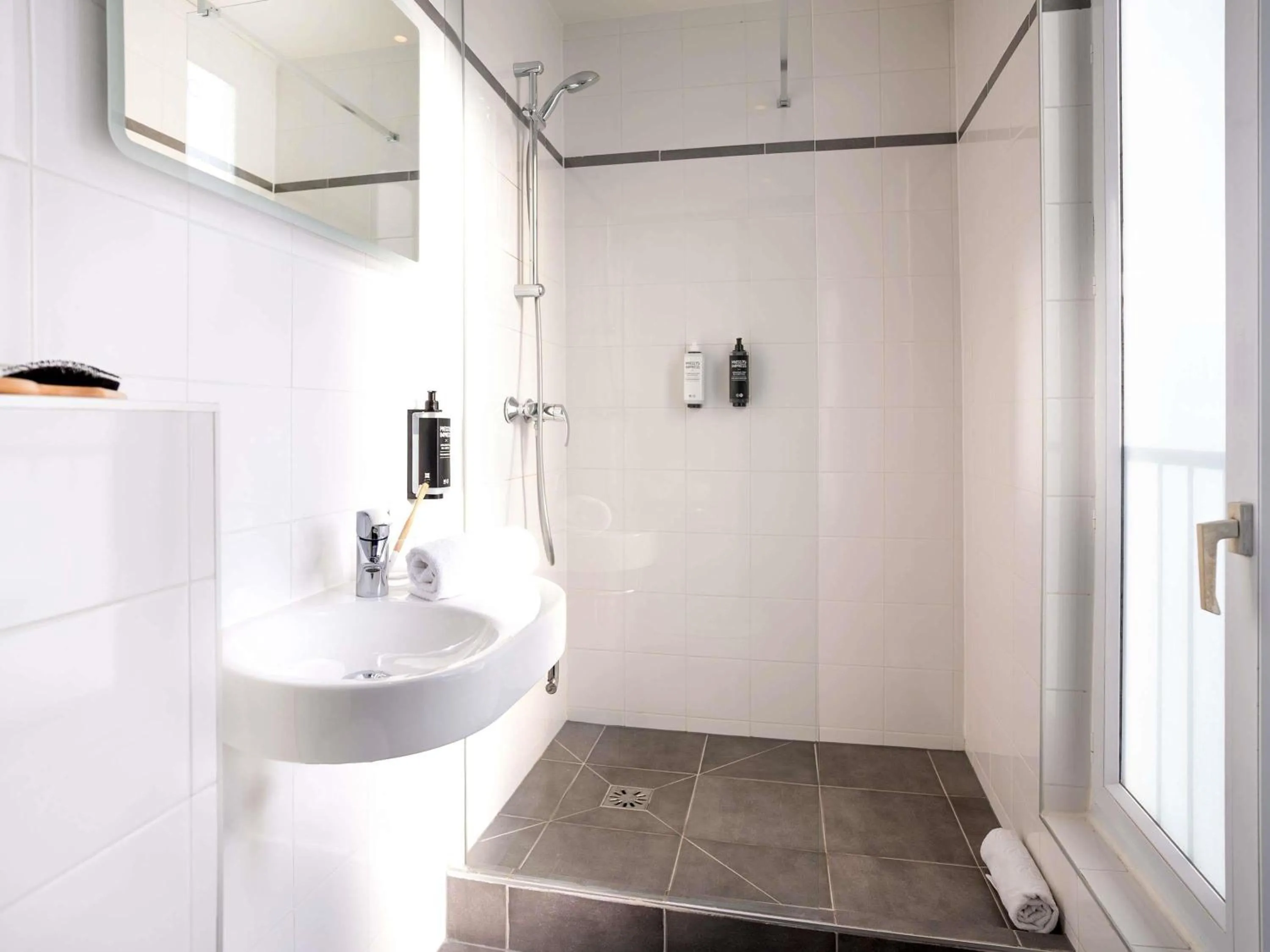 Bedroom in ibis styles Paris Montmartre Batignolles