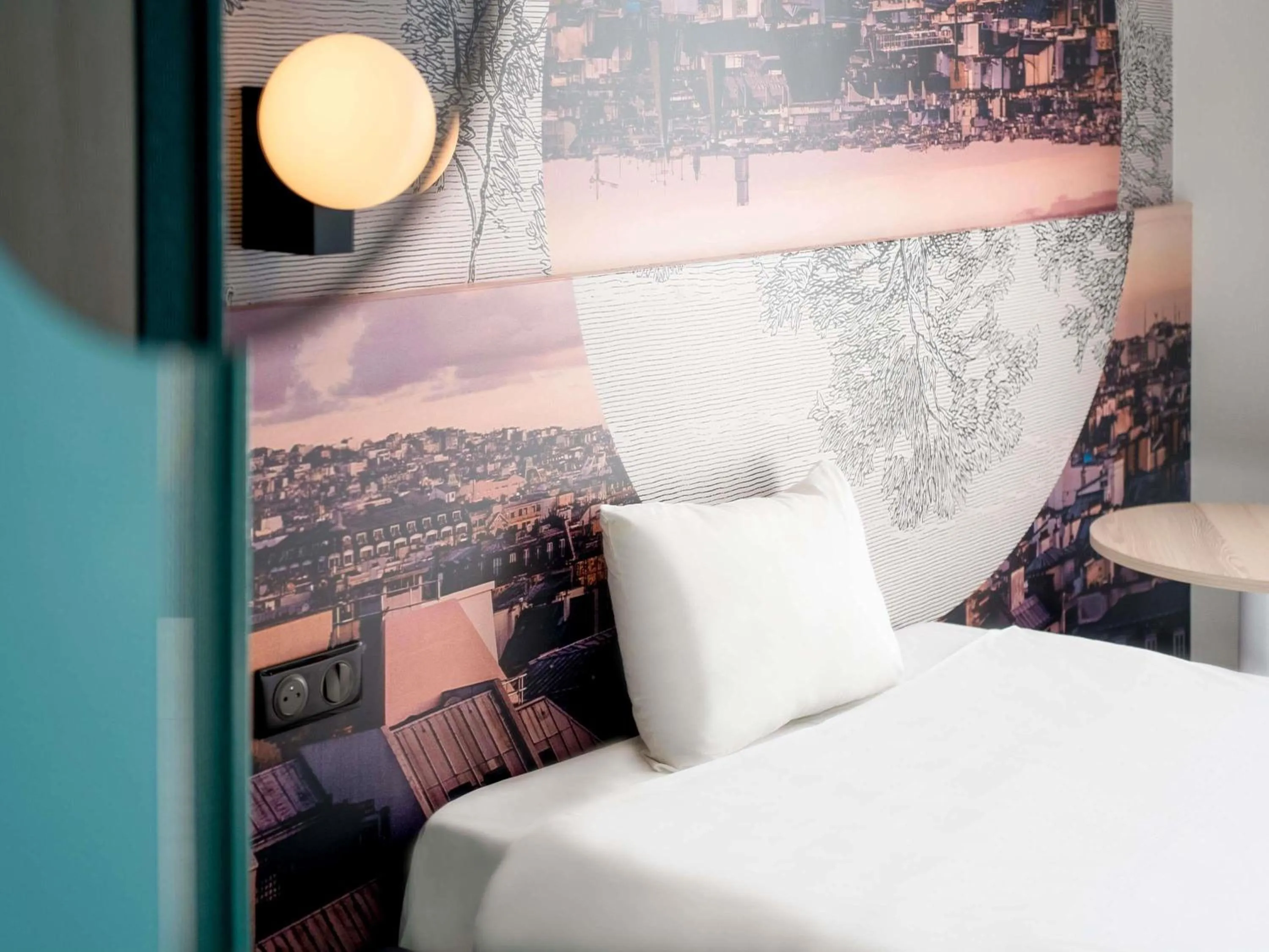 Bedroom, Bed in ibis styles Paris Montmartre Batignolles