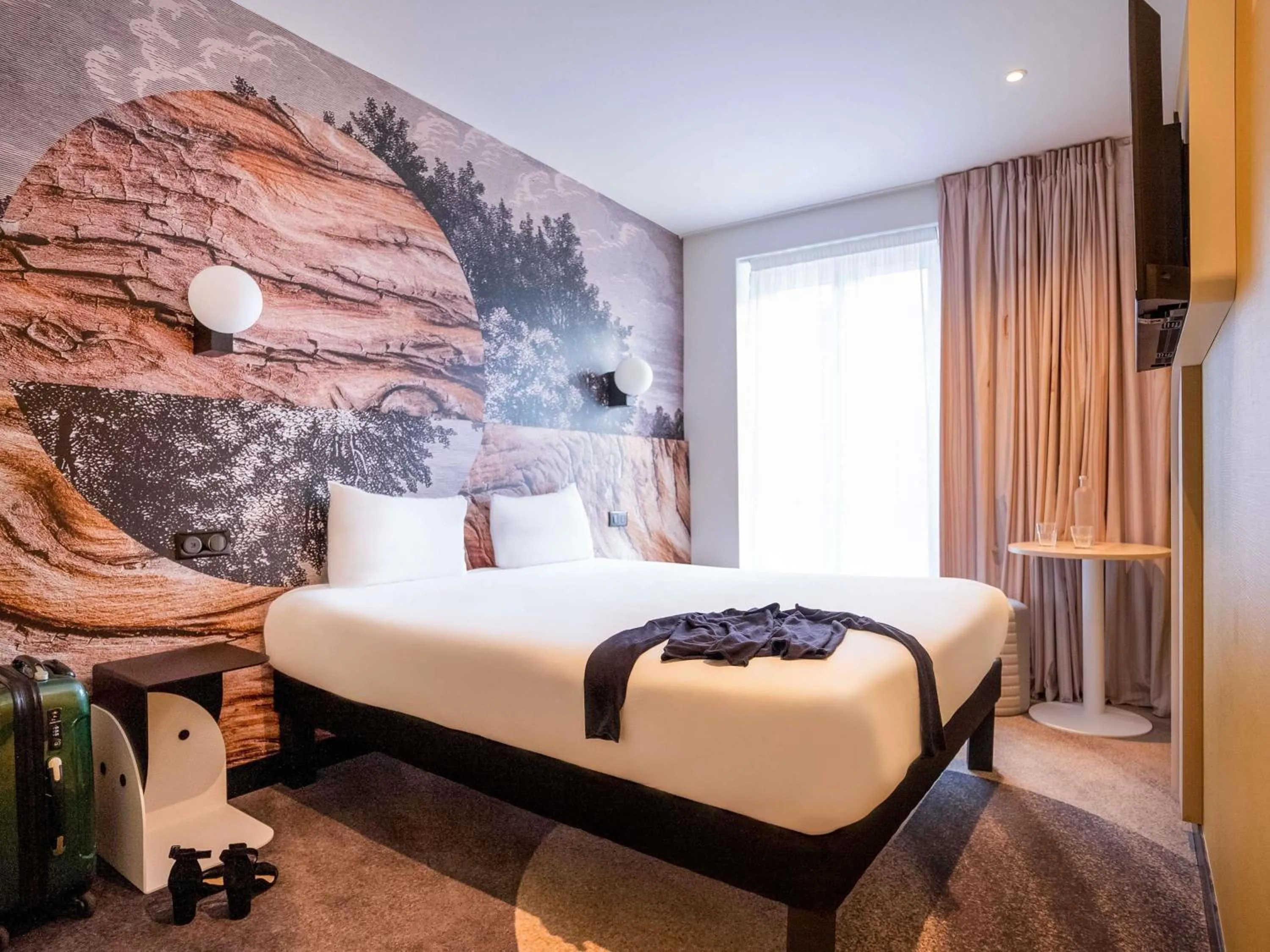 Bedroom, Bed in ibis styles Paris Montmartre Batignolles