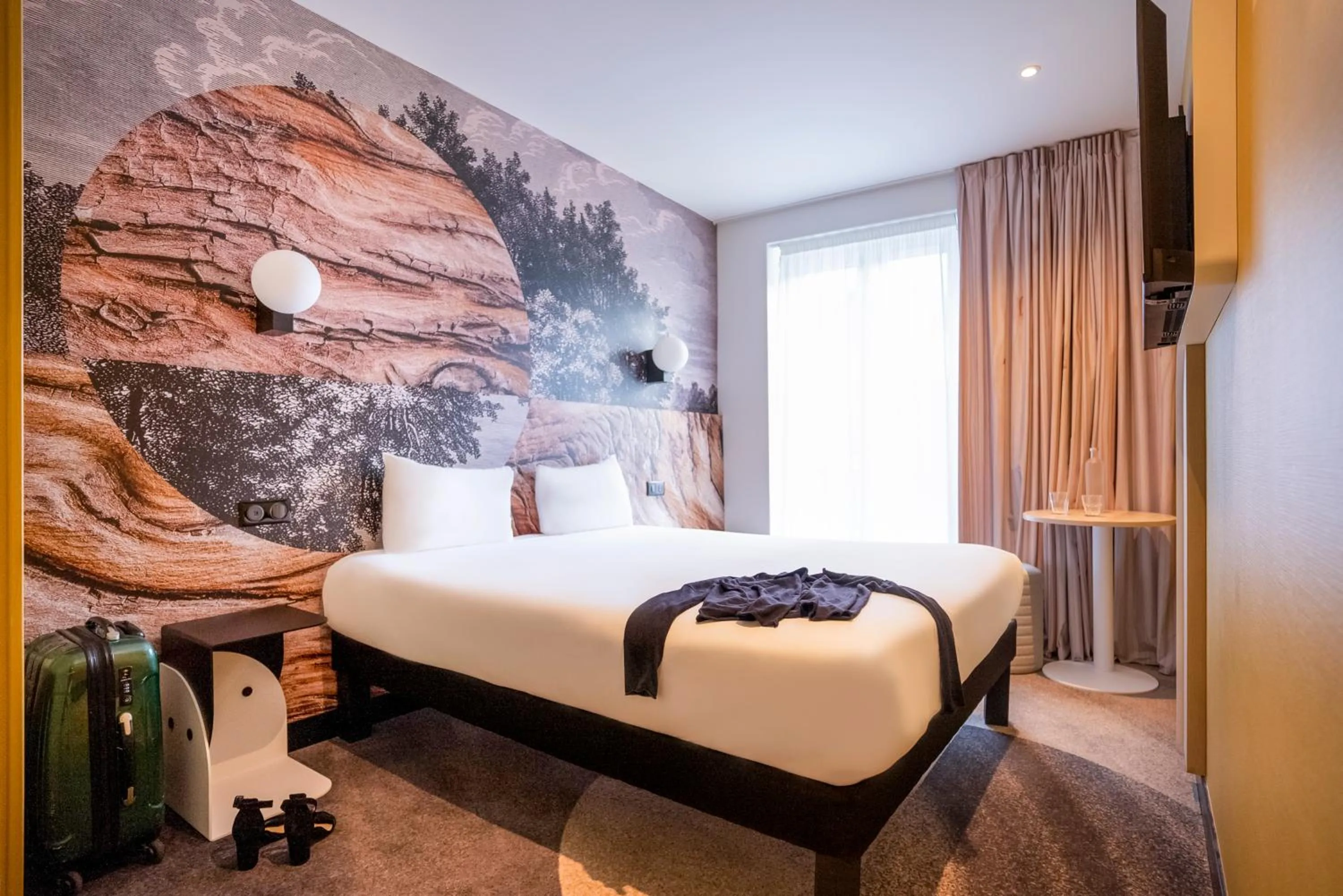 Bedroom, Bed in ibis styles Paris Montmartre Batignolles