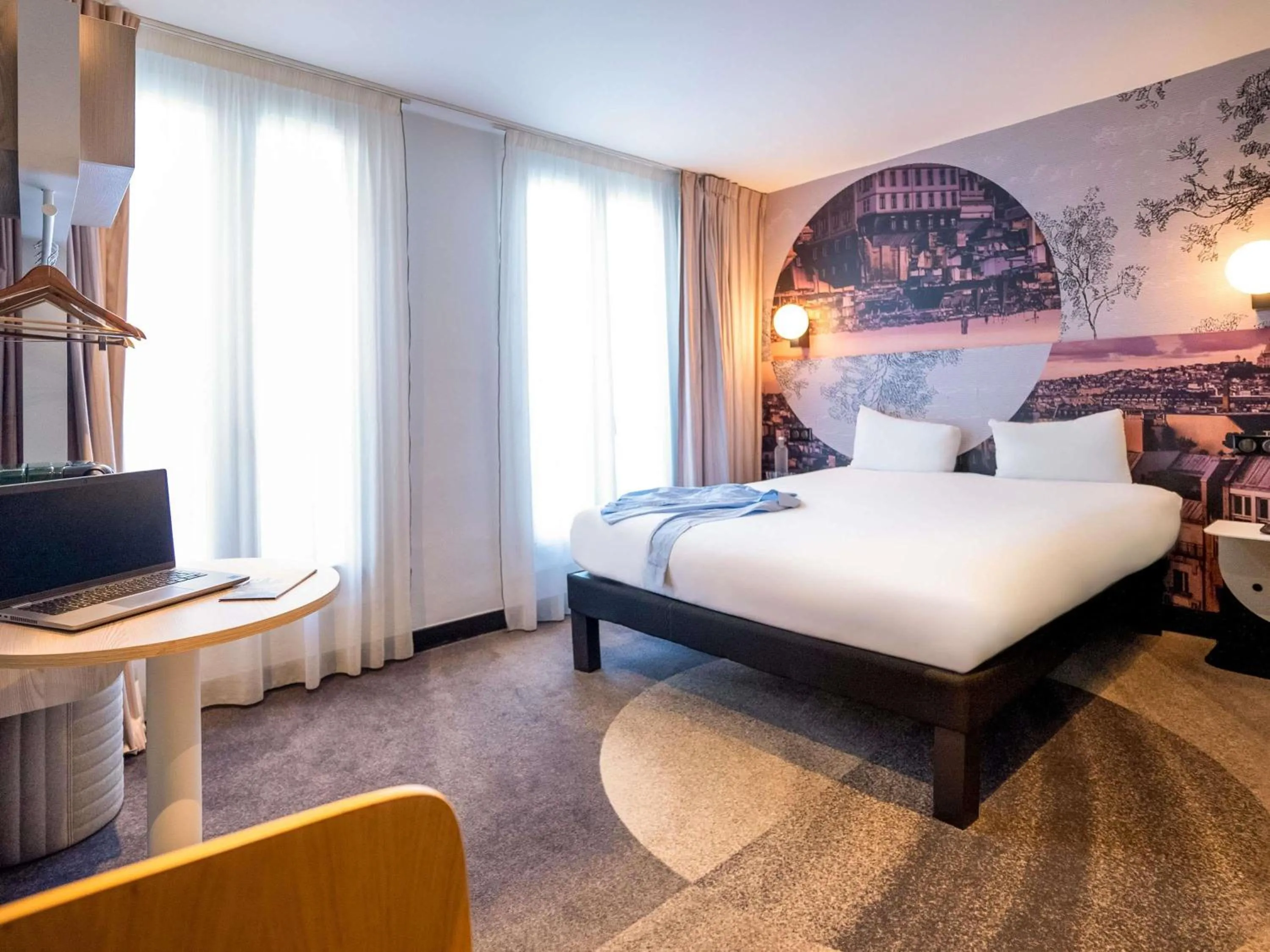 Bedroom, Bed in ibis styles Paris Montmartre Batignolles