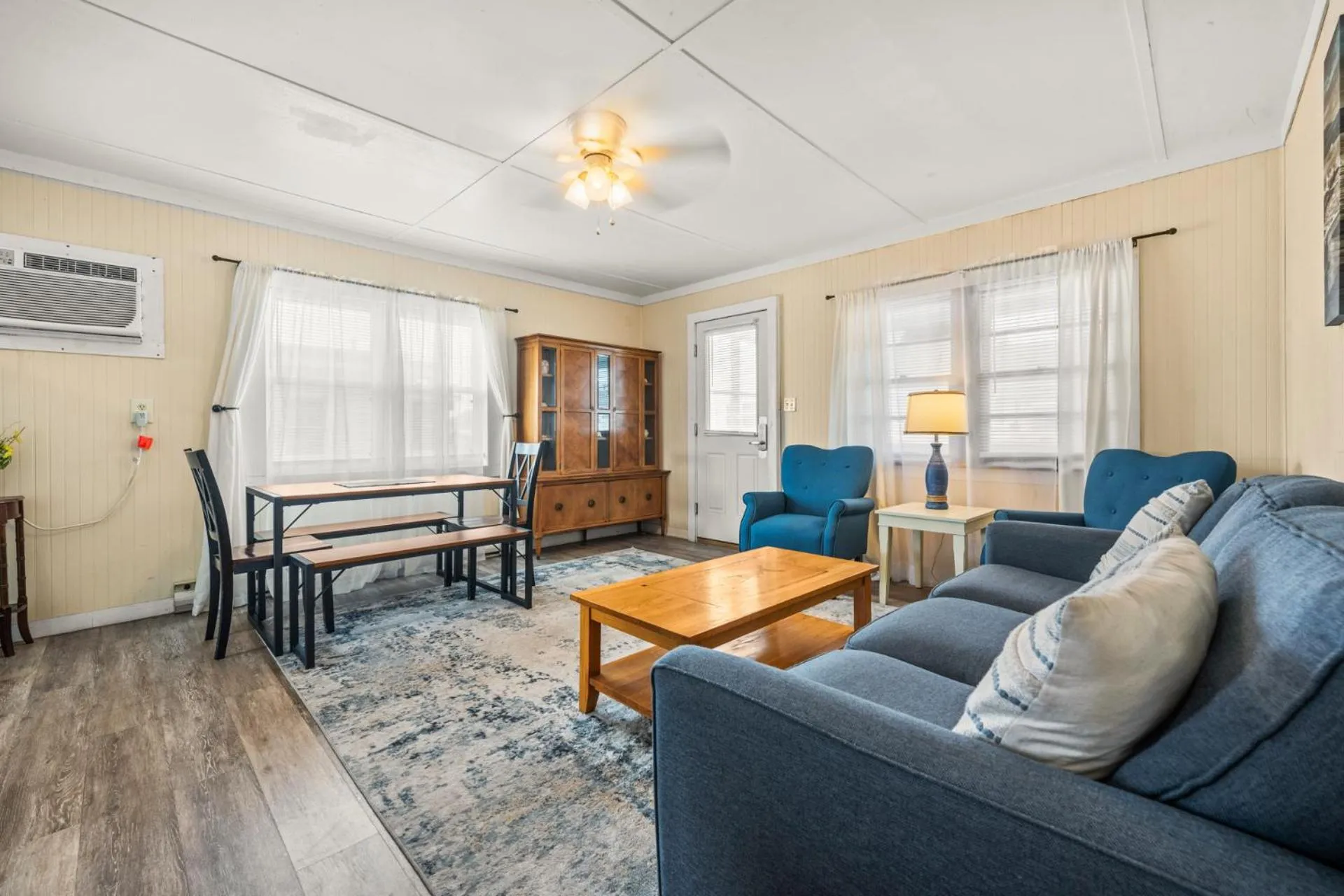 Seating area in Oceanside Court by KEES Vacations