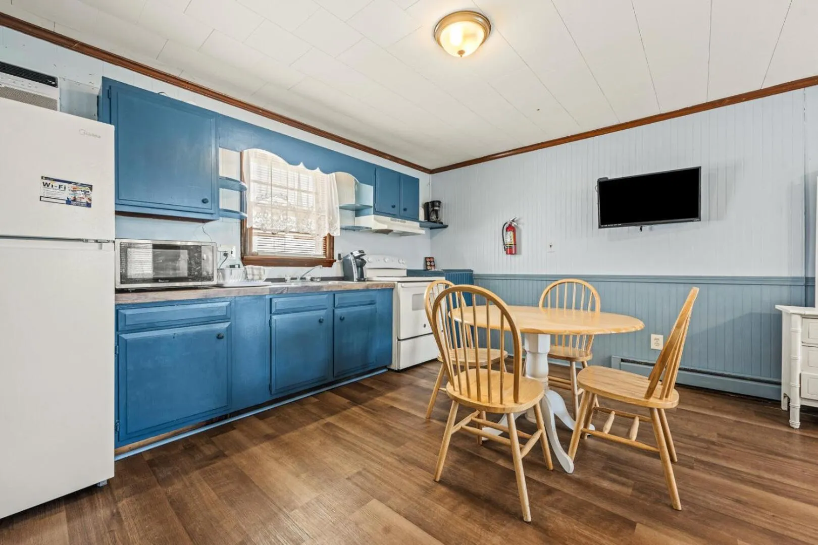 Kitchen or kitchenette in Oceanside Court by KEES Vacations