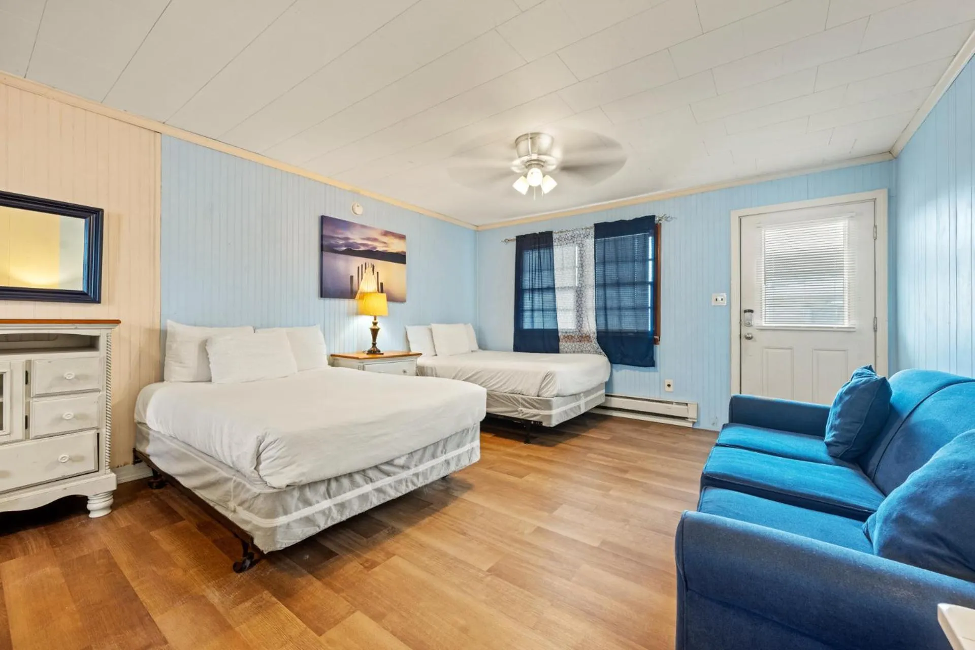 Seating area, Bed in Oceanside Court by KEES Vacations