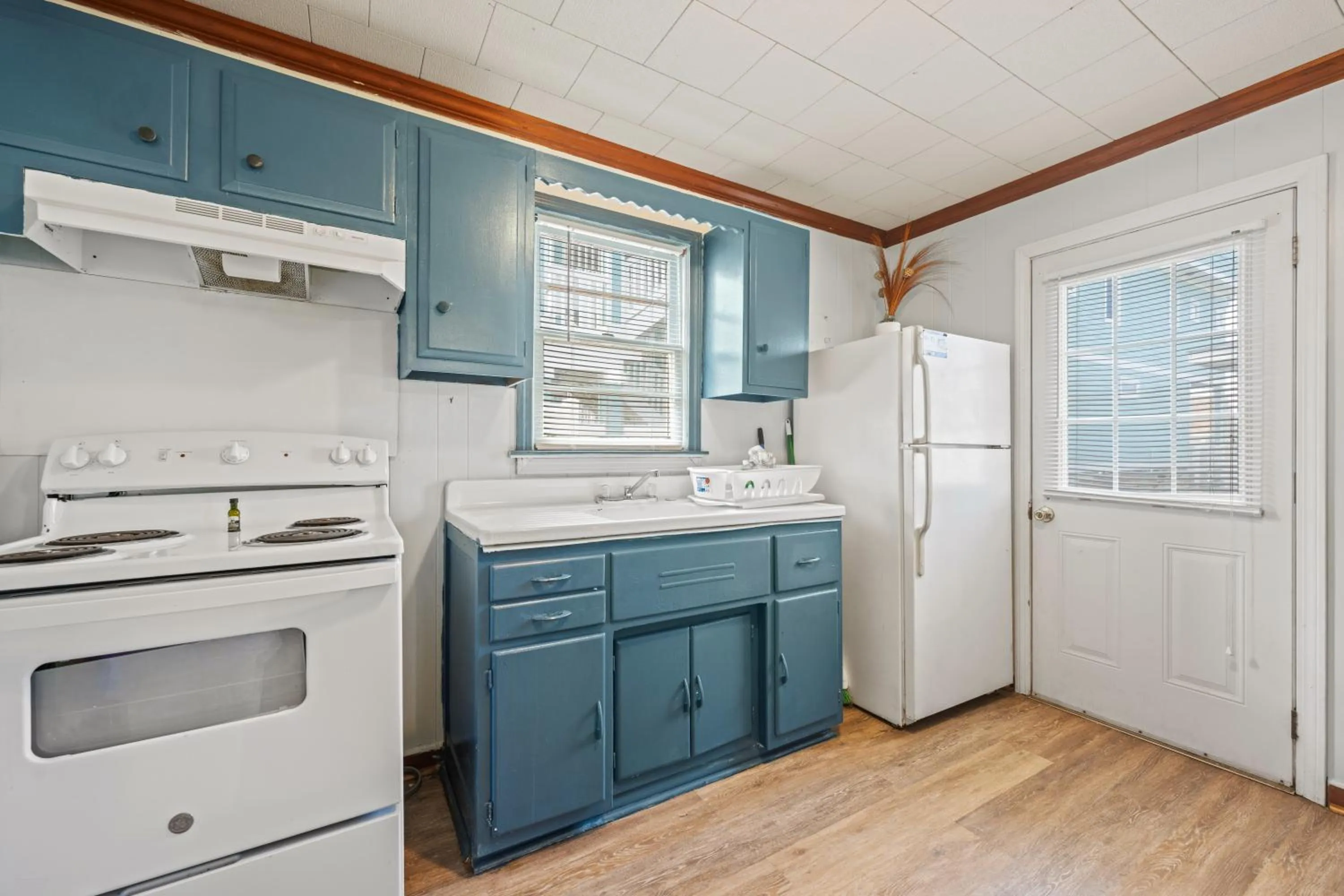 Kitchen or kitchenette in Oceanside Court by KEES Vacations