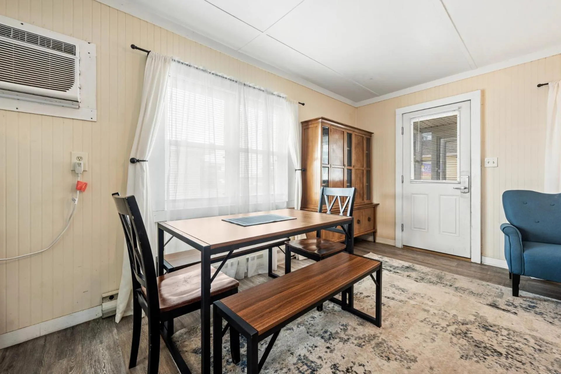 Dining area in Oceanside Court by KEES Vacations