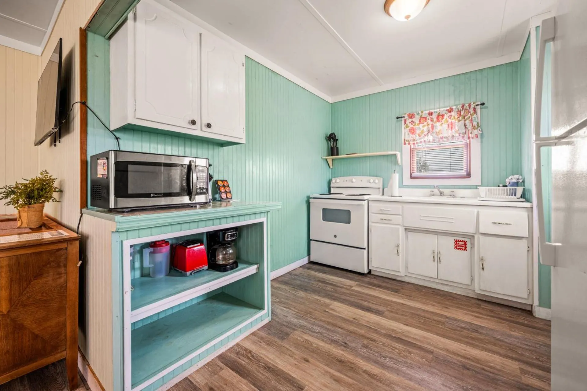 Kitchen or kitchenette in Oceanside Court by KEES Vacations