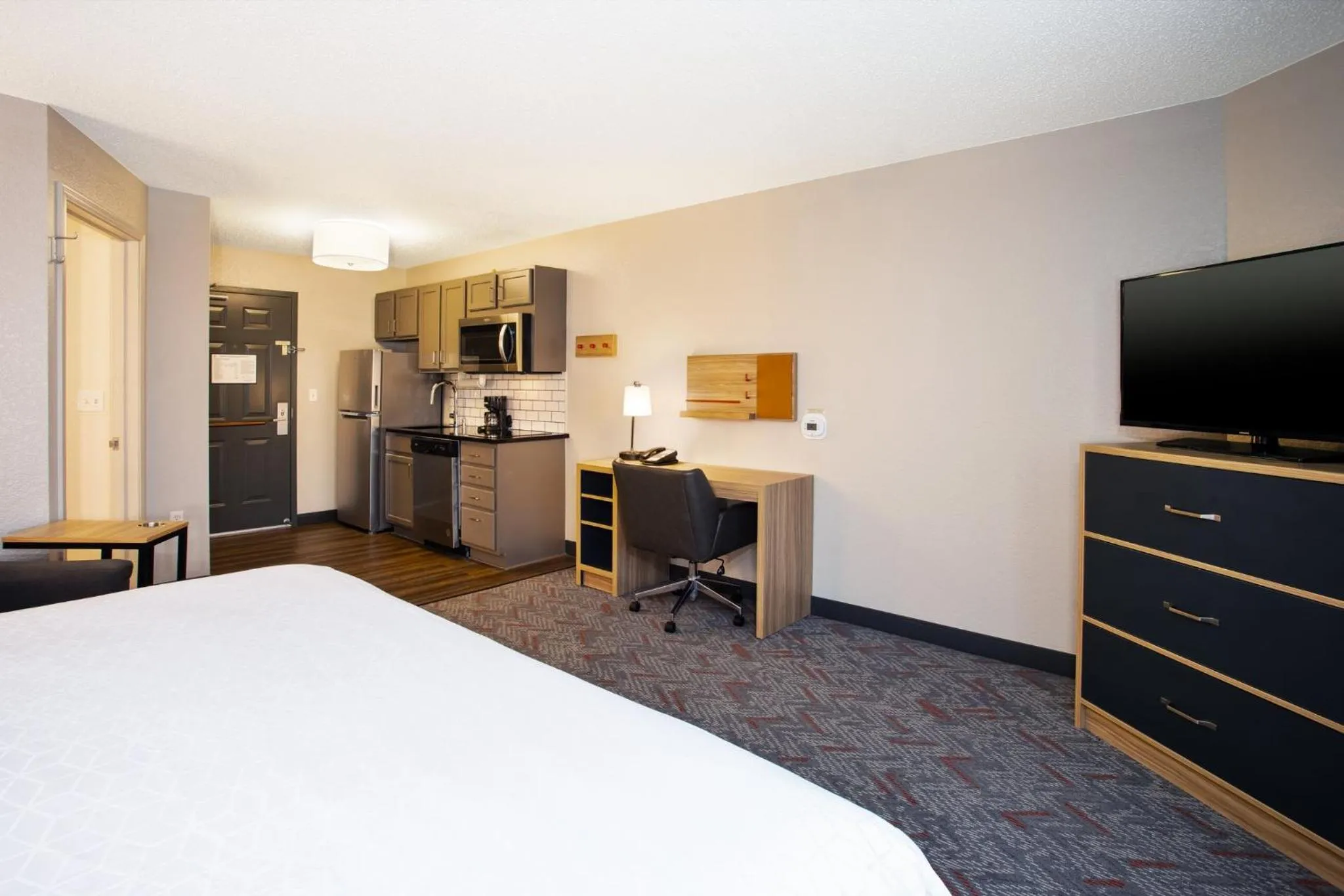 Photo of the whole room, Bed in Candlewood Suites Kenosha - Pleasant Prairie by IHG