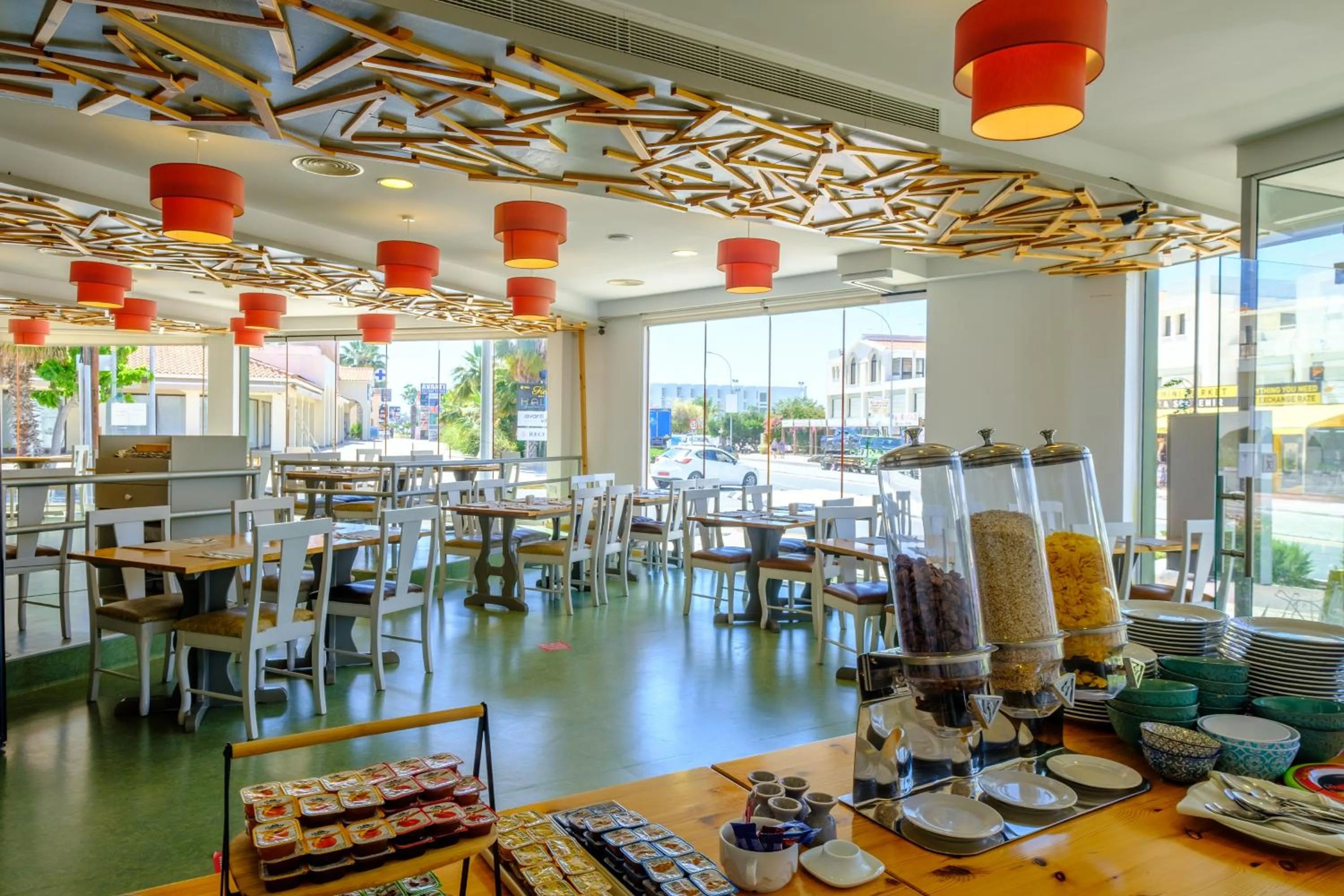 Restaurant/places to eat in Pandream Hotel Apartments