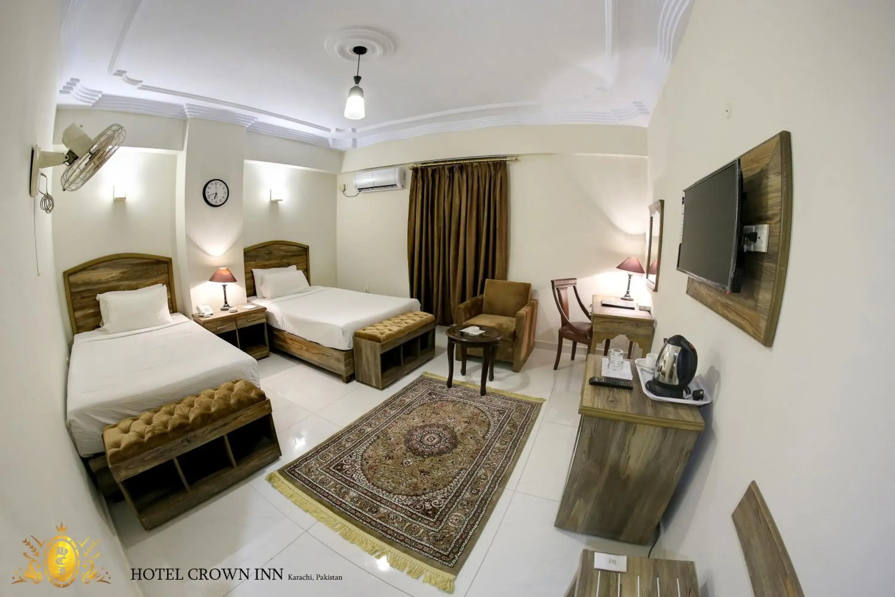 Deluxe Twin Room in Hotel Crown Inn Deluxe Twin Room in Hotel Crown Inn