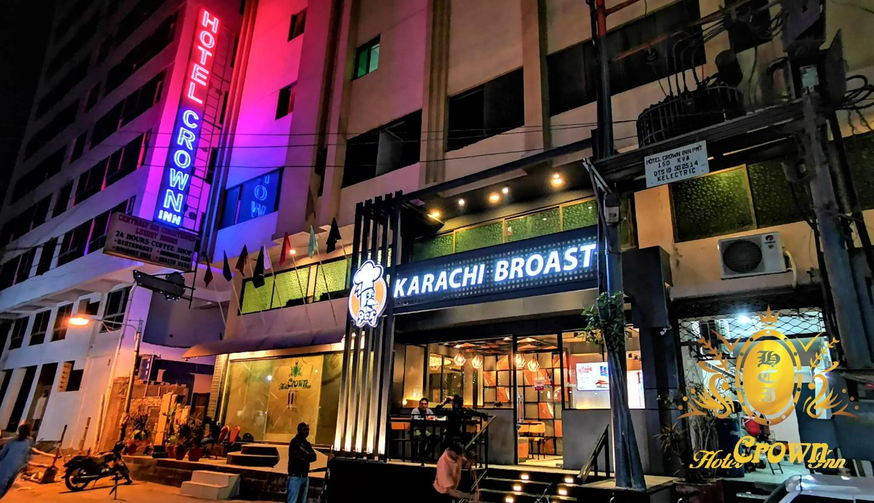 Property building in Hotel Crown Inn