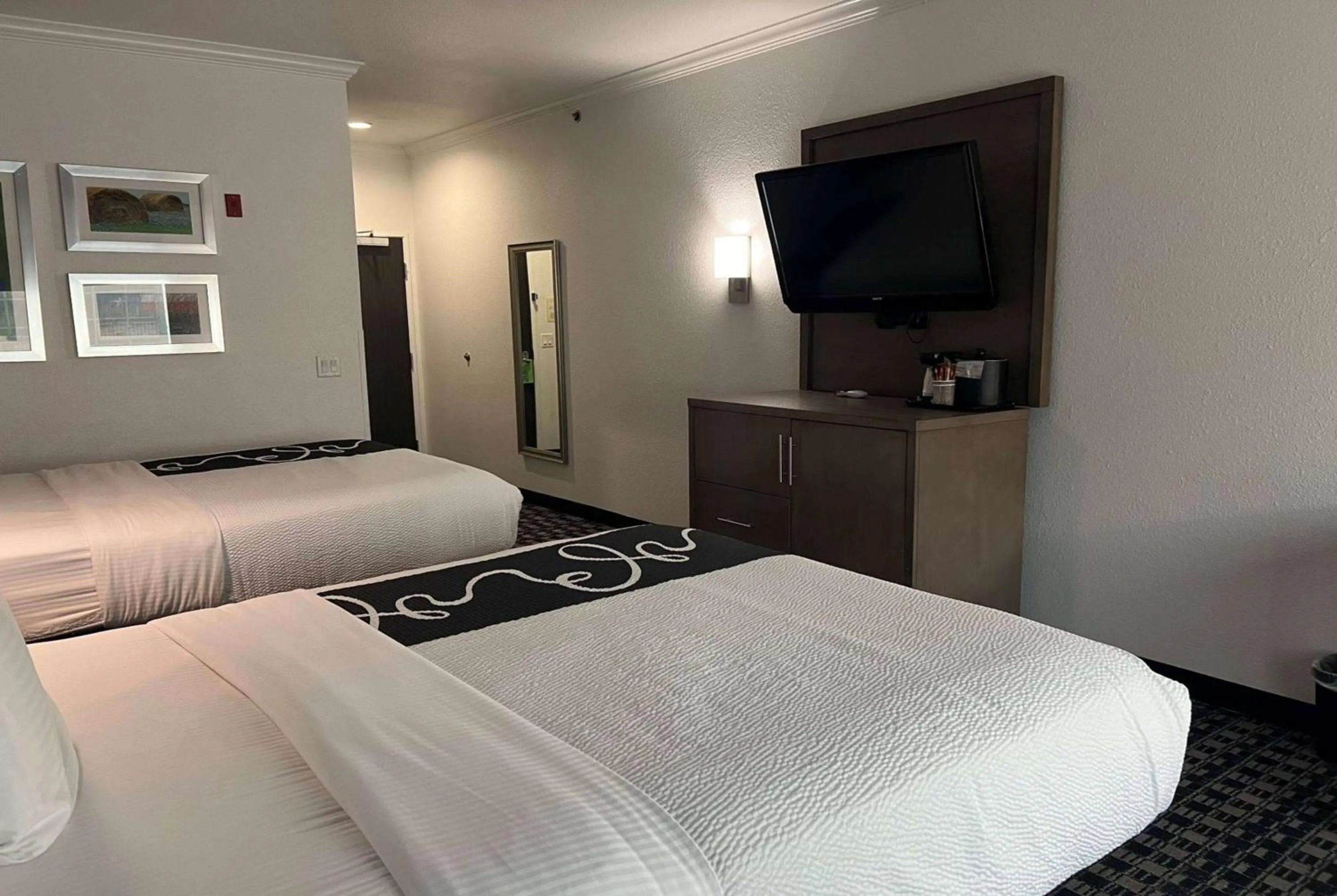 Photo of the whole room, Bed in La Quinta by Wyndham Dalhart