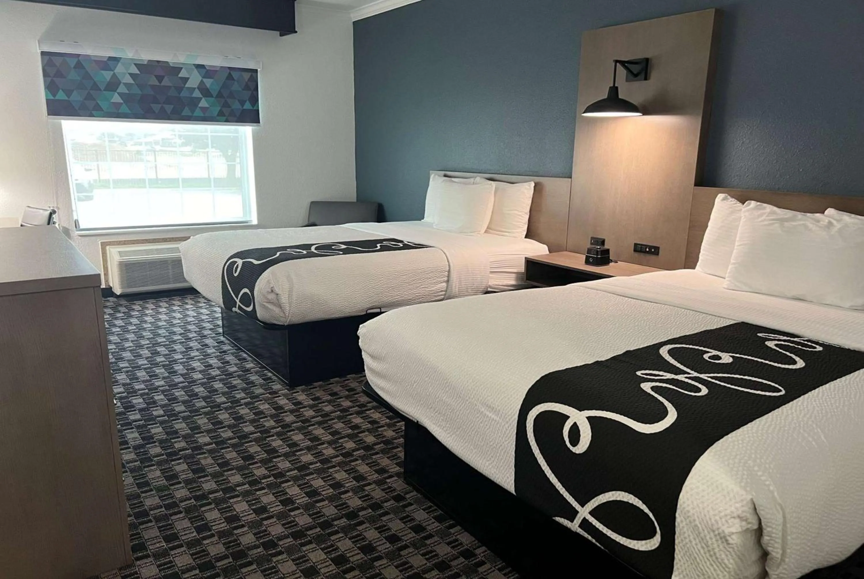 Photo of the whole room, Bed in La Quinta by Wyndham Dalhart