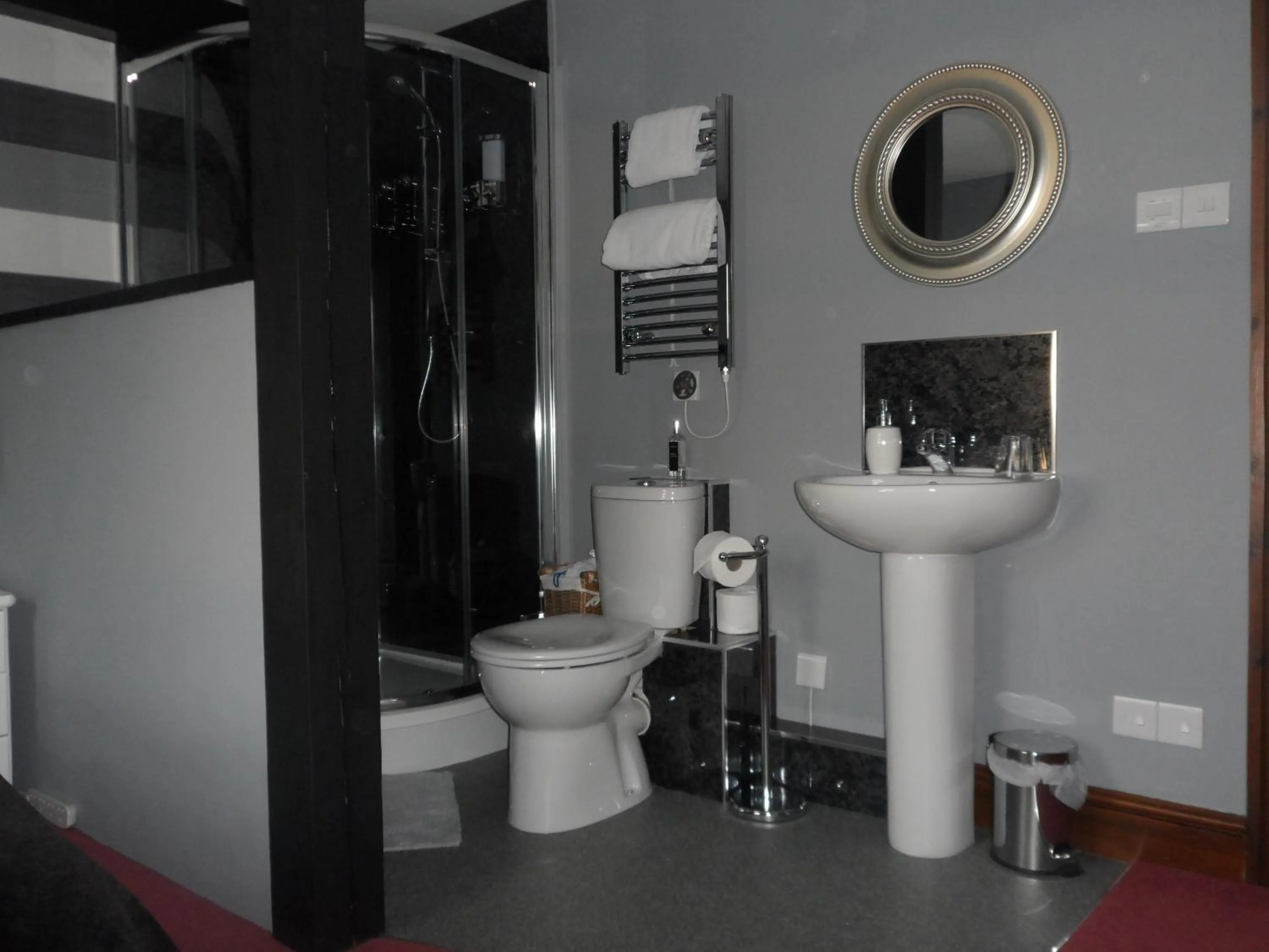 Bathroom in Midtown Farm Bed & Breakfast