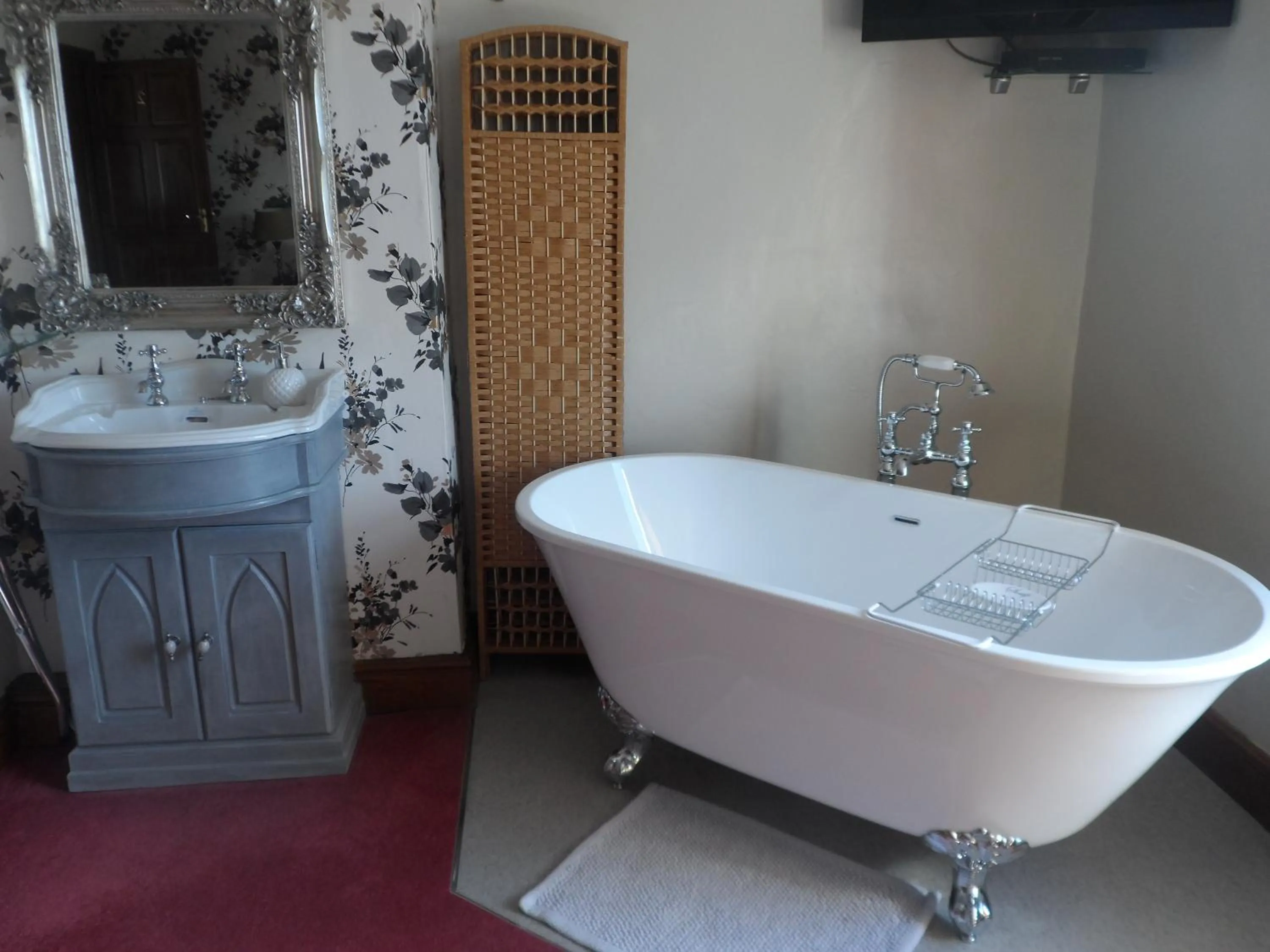 Bathroom in Midtown Farm Bed & Breakfast