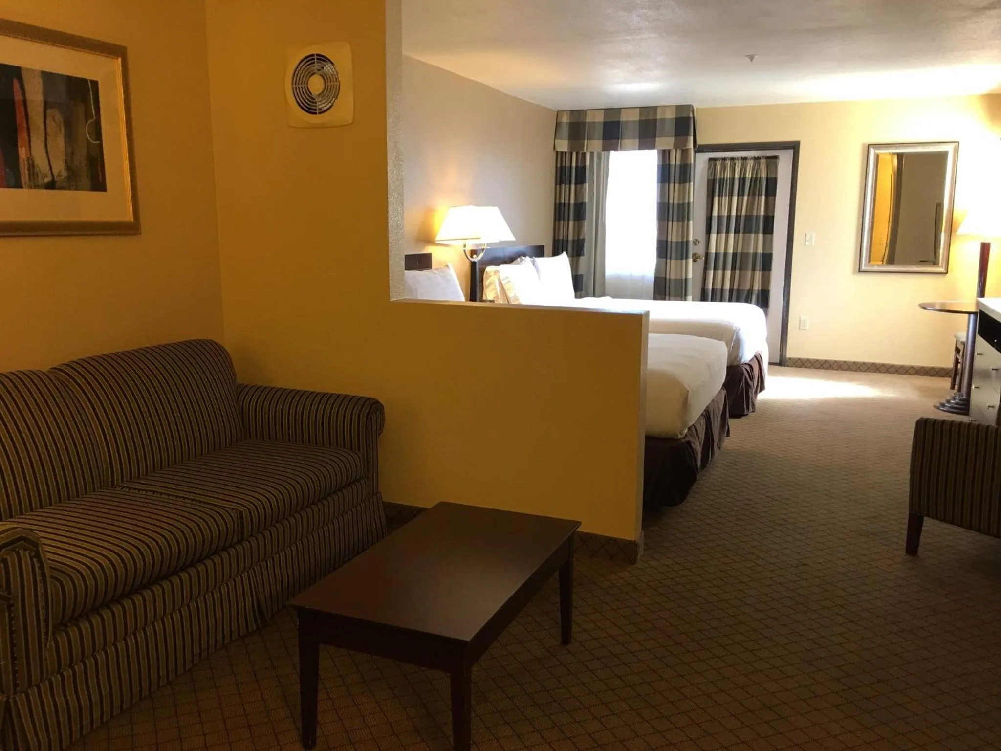 Photo of the whole room, Bed in Holiday Inn Express Fallon by IHG