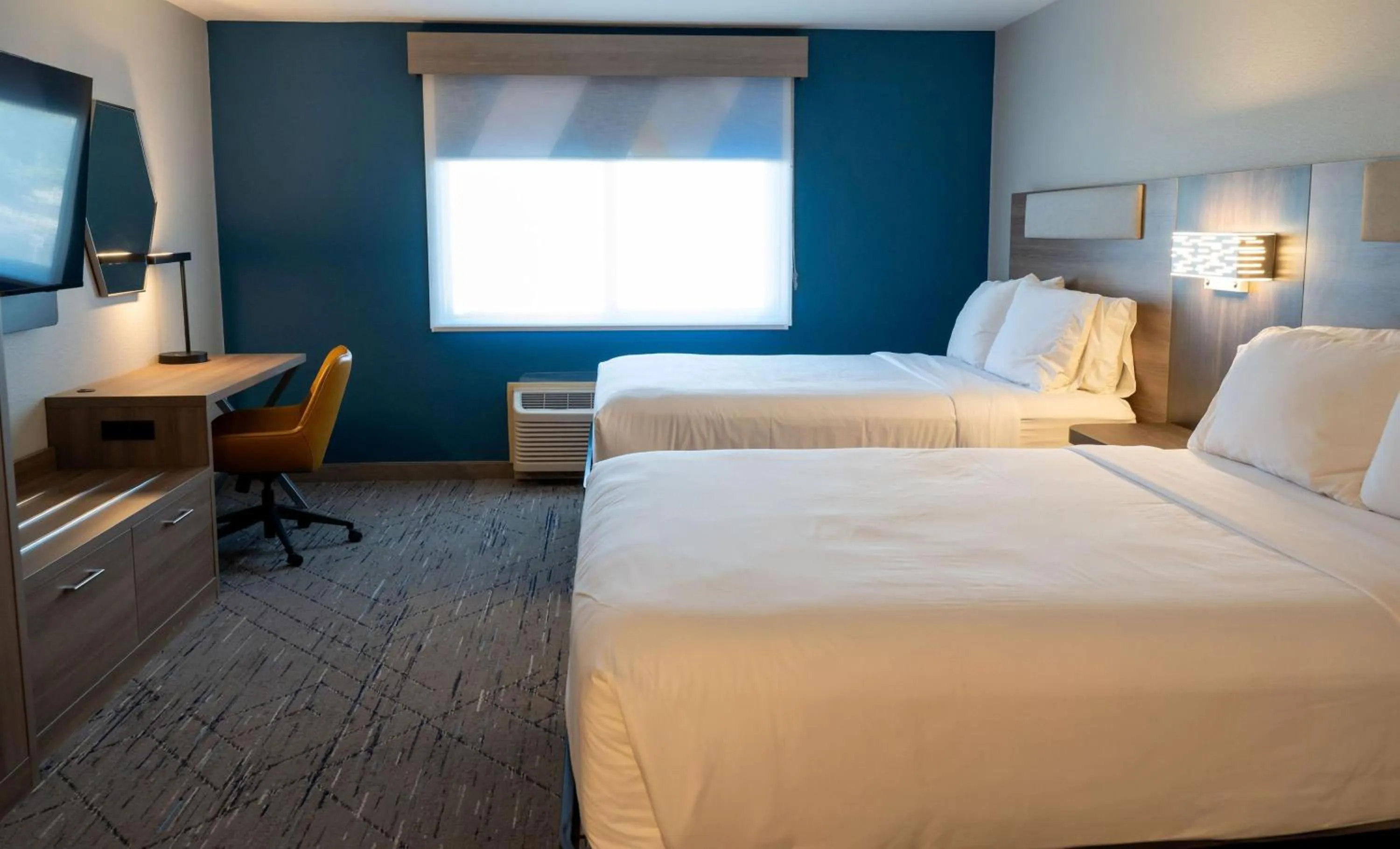 Photo of the whole room, Bed in Holiday Inn Express Fallon by IHG