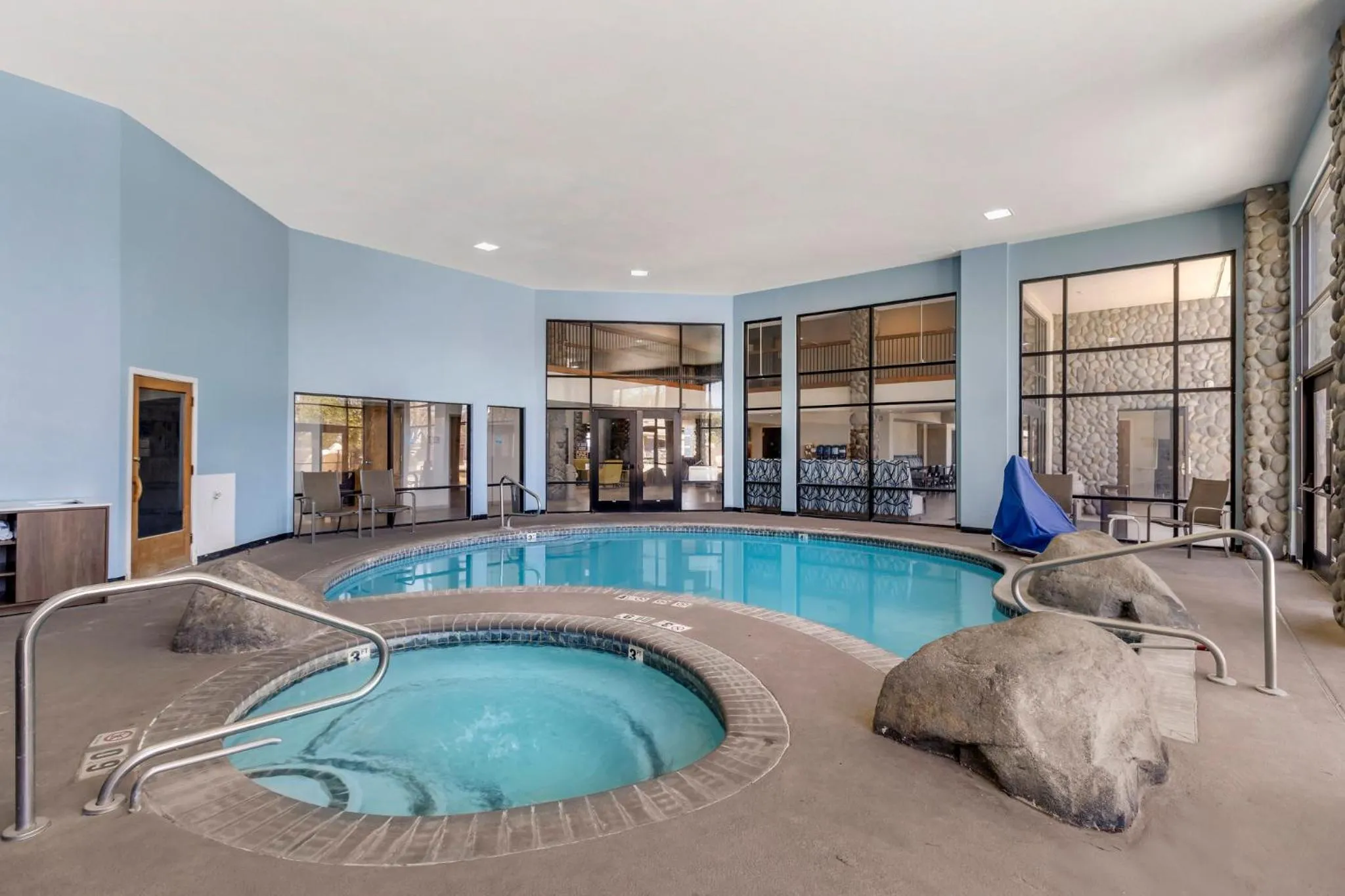 Swimming pool in Holiday Inn Express Fallon by IHG
