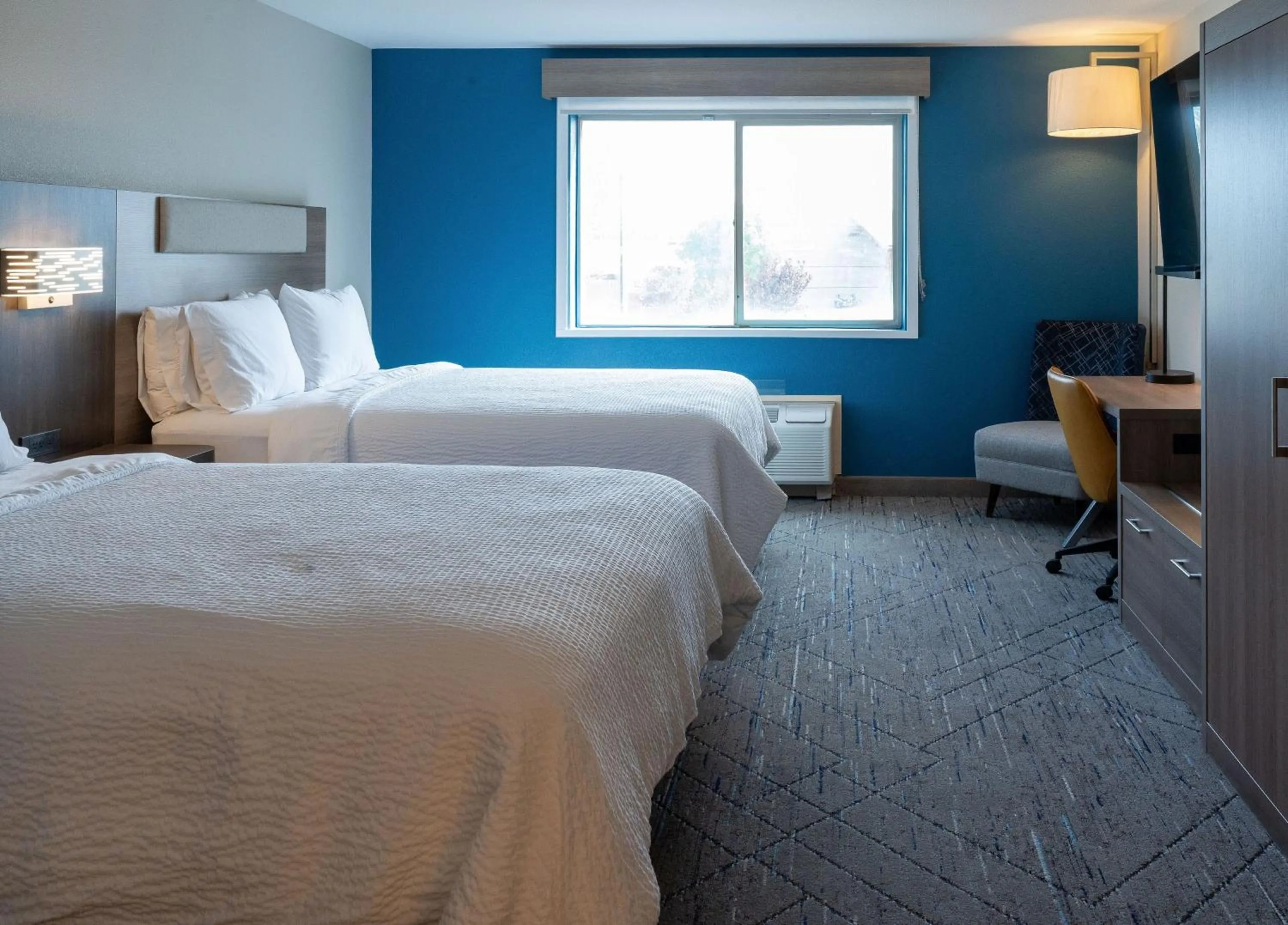 Photo of the whole room, Bed in Holiday Inn Express Fallon by IHG