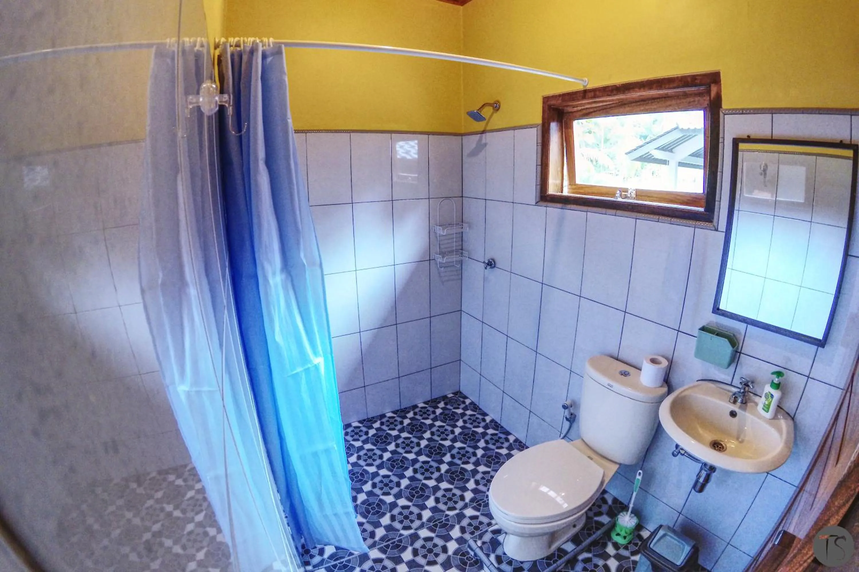 Shower in Sadati Home Stay