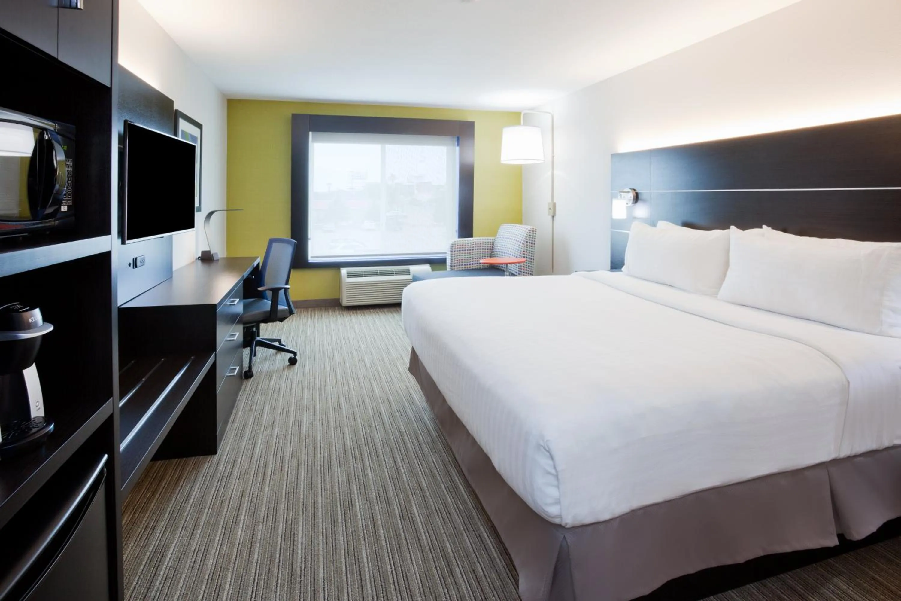 Photo of the whole room, Bed in Holiday Inn Express & Suites - Dickinson by IHG