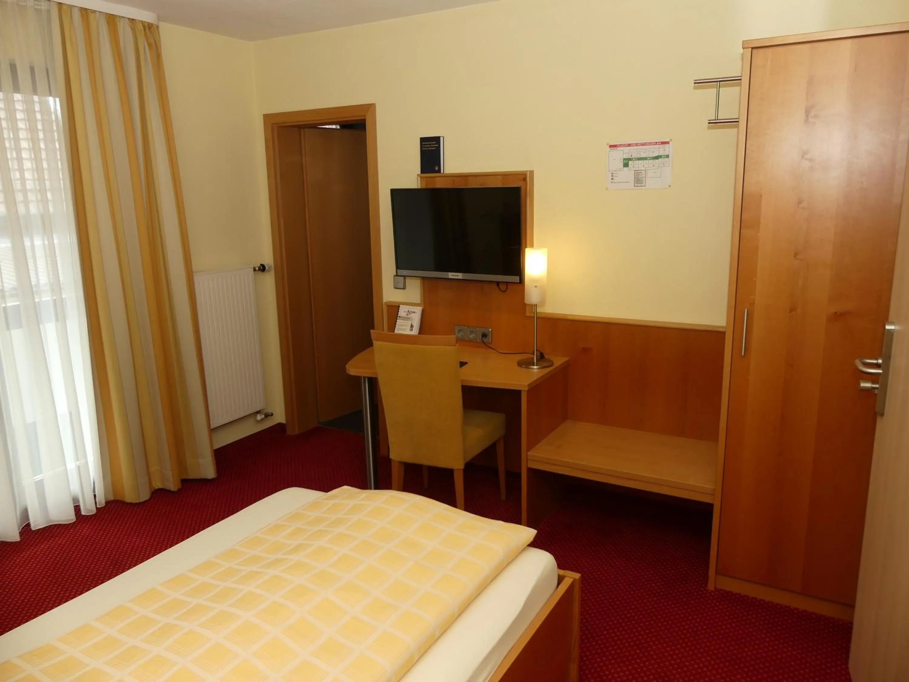 Photo of the whole room, Bed in Hotel KRONE Garni