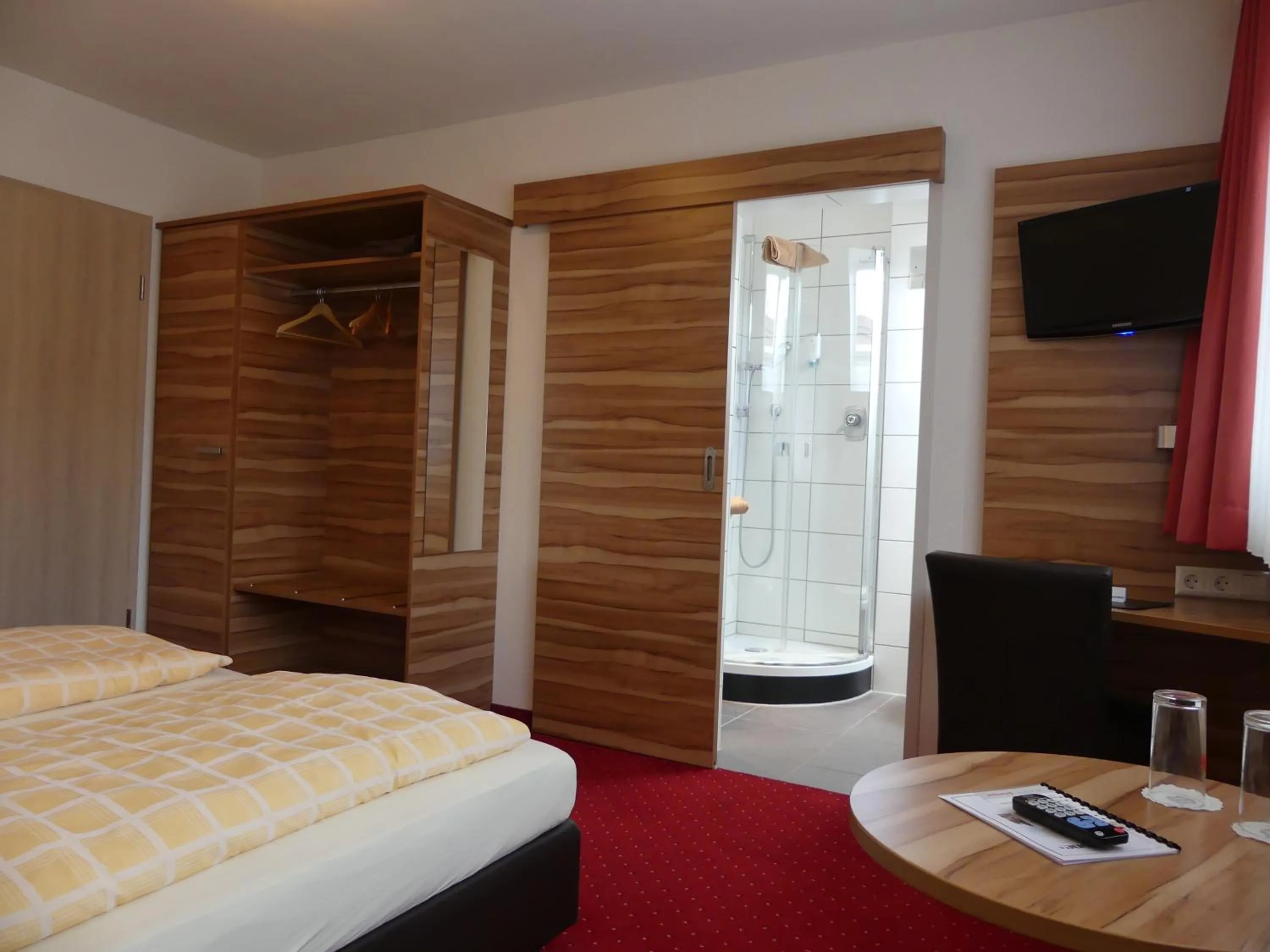 Photo of the whole room, Bed in Hotel KRONE Garni