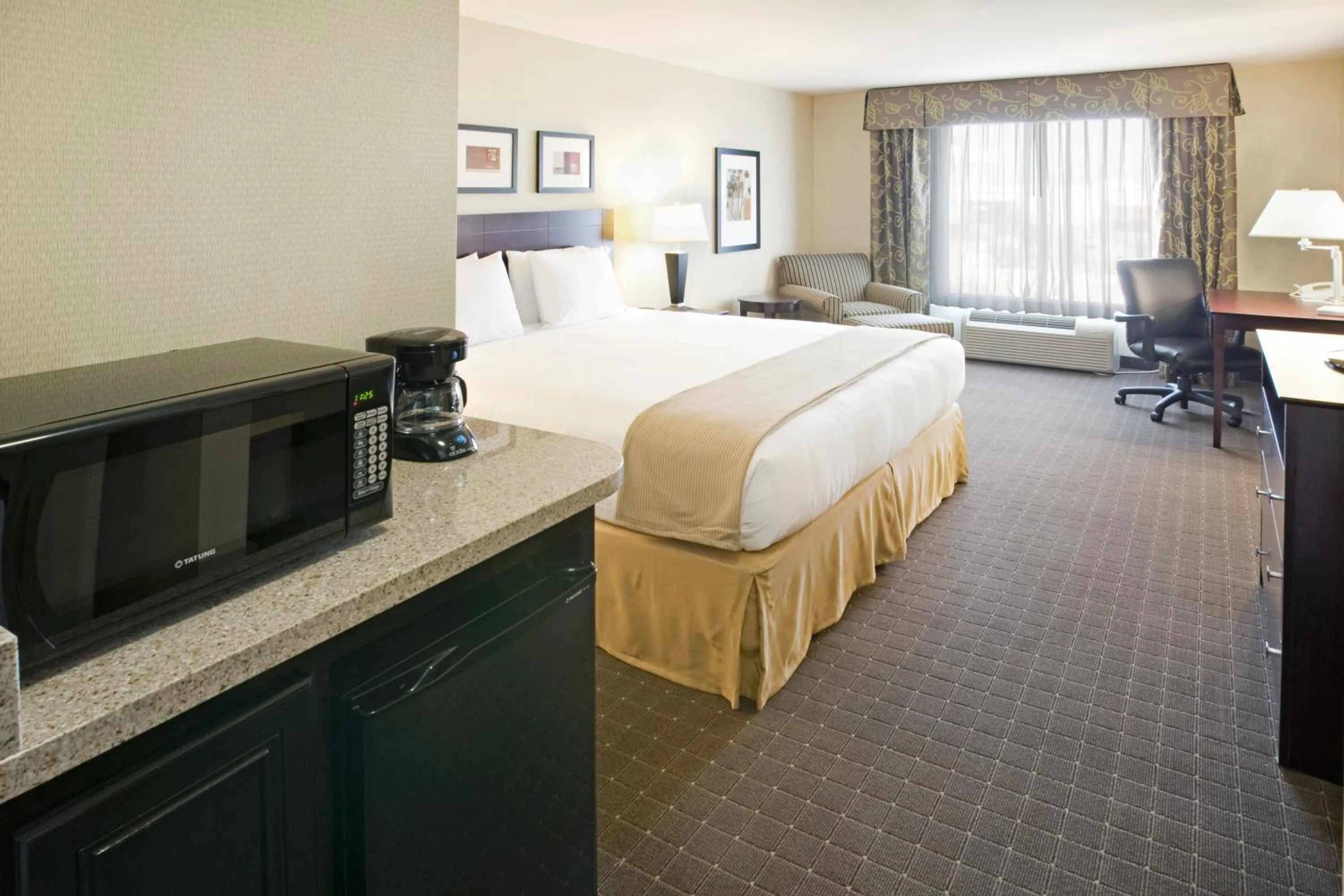 Photo of the whole room, Bed in Holiday Inn Express Hotel & Suites Eagle Pass by IHG