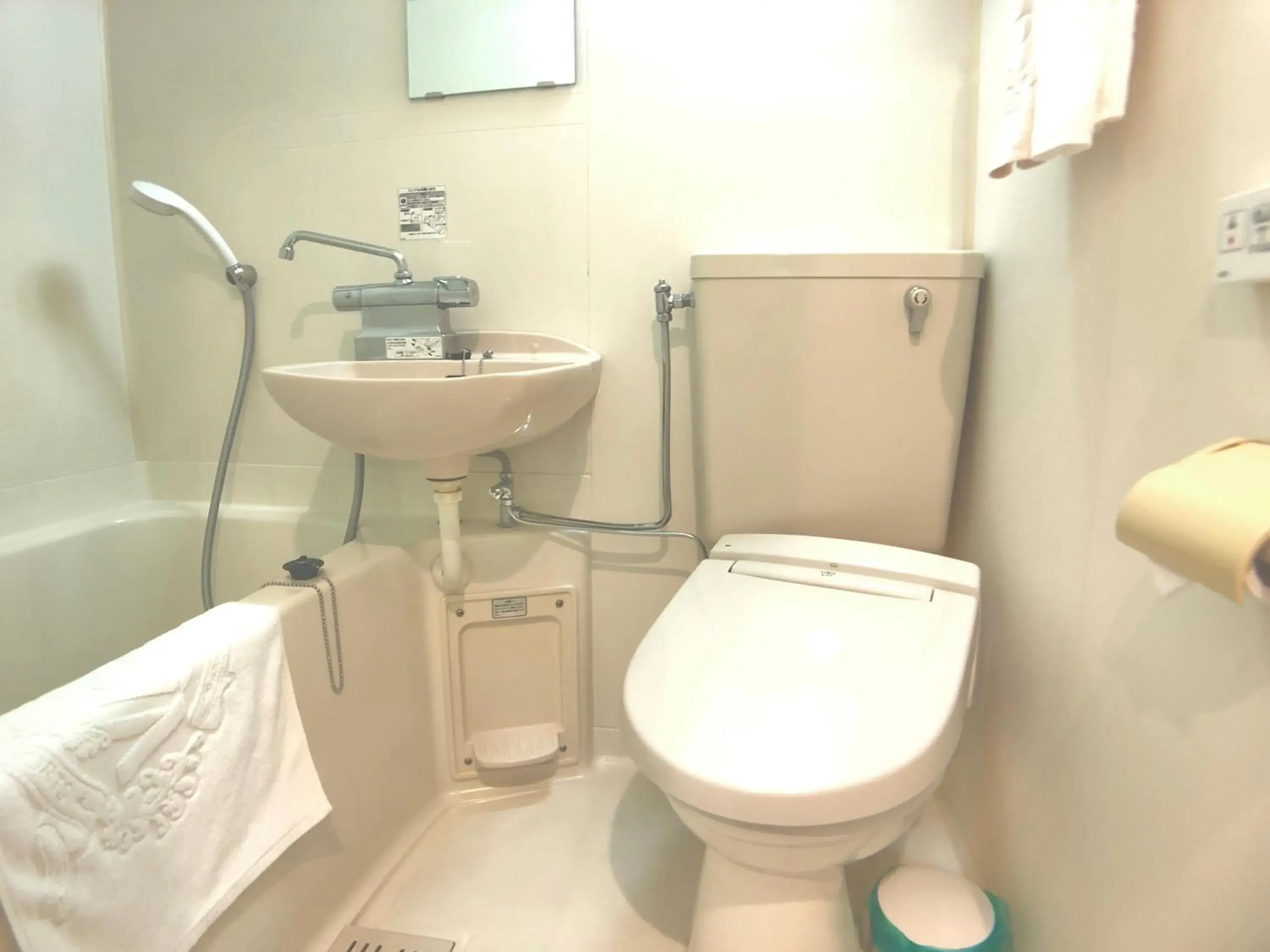 Double Room with Small Double Bed - single occupancy - Breakfast Included - Non-Smoking in APA Hotel Machidaeki-Higashi Double Room with Small Double Bed - single occupancy - Breakfast Included - Non-Smoking in APA Hotel Machidaeki-Higashi