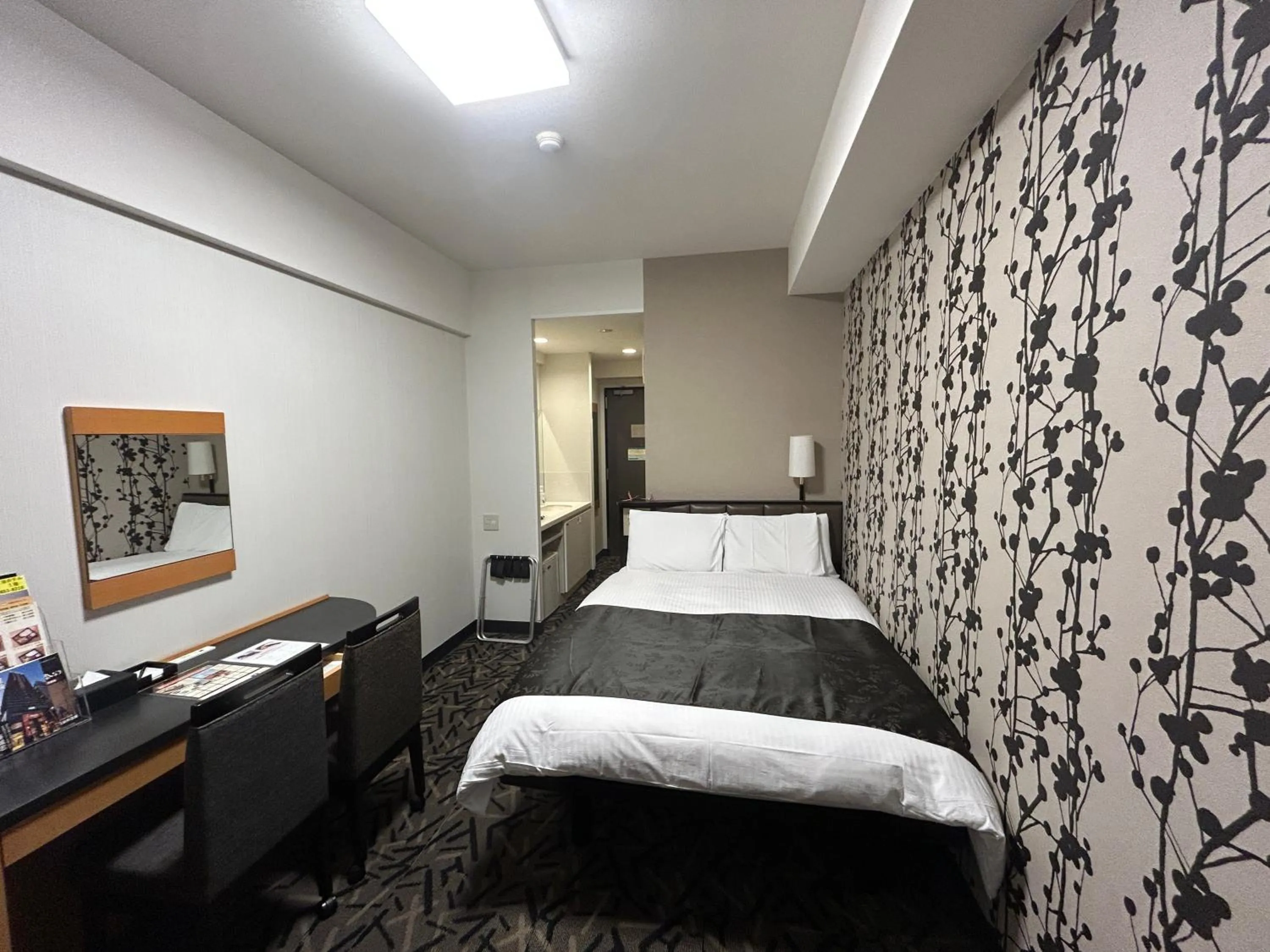 Photo of the whole room, Bed in APA Hotel Machidaeki-Higashi