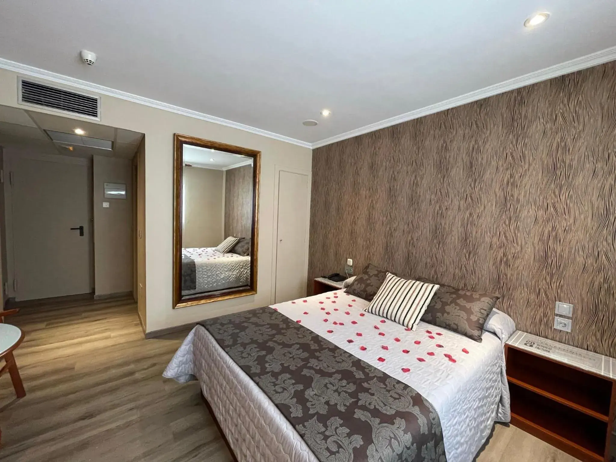 King Room with Spa Bath in La Siesta King Room with Spa Bath in La Siesta