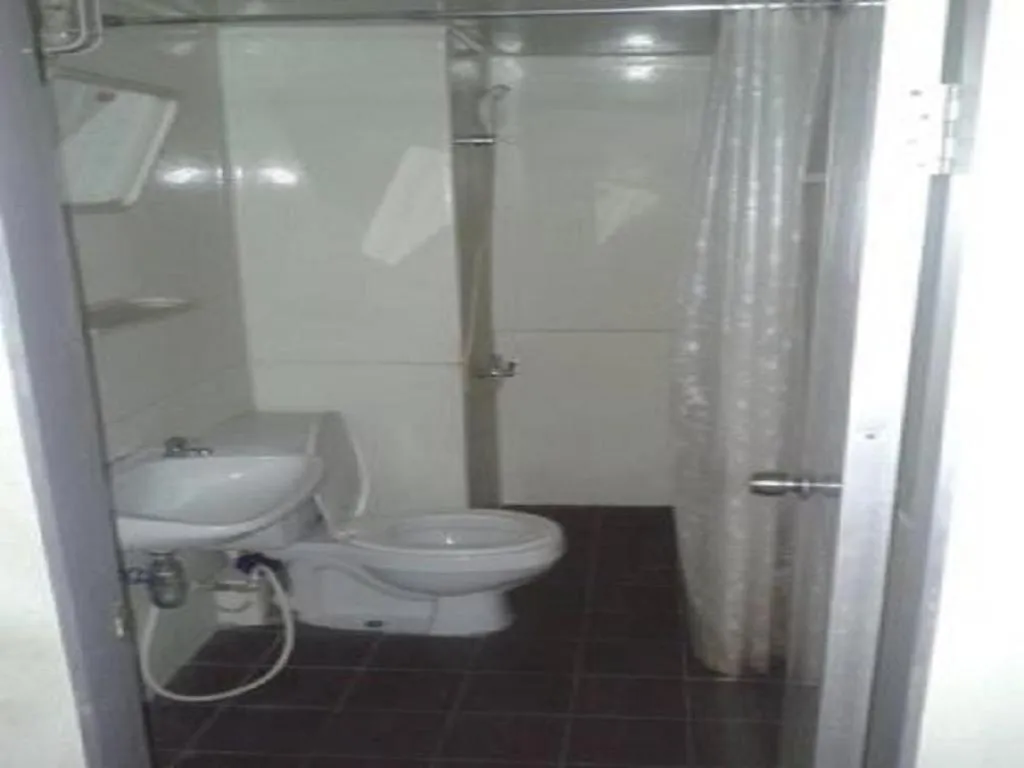 Toilet in T8 Guest House Don Mueang Challenger