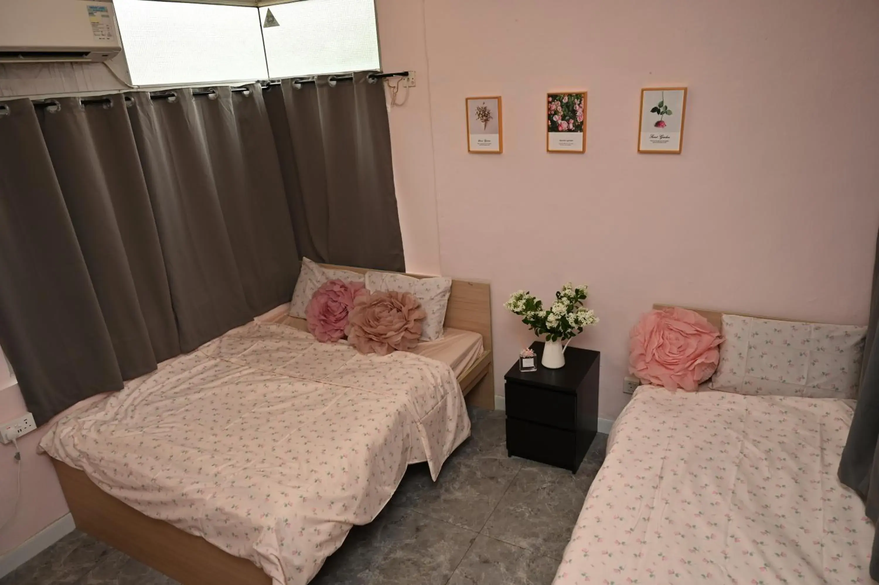 Triple Room with 1 Double Bed and 1 Single Bed in YHA Jockey Club Mt. Davis Youth Hostel Triple Room with 1 Double Bed and 1 Single Bed in YHA Jockey Club Mt. Davis Youth Hostel