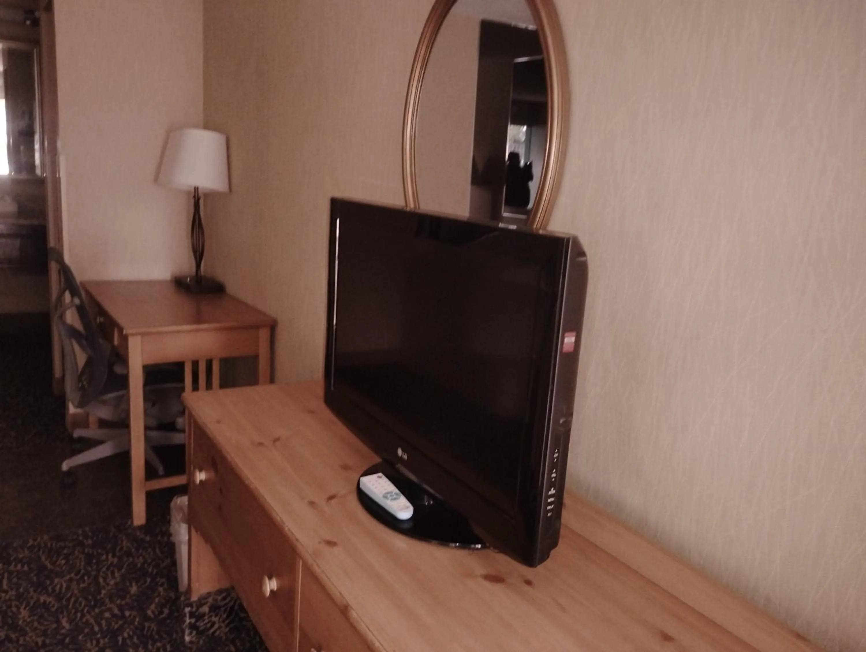 TV and multimedia in Quality Inn Deming