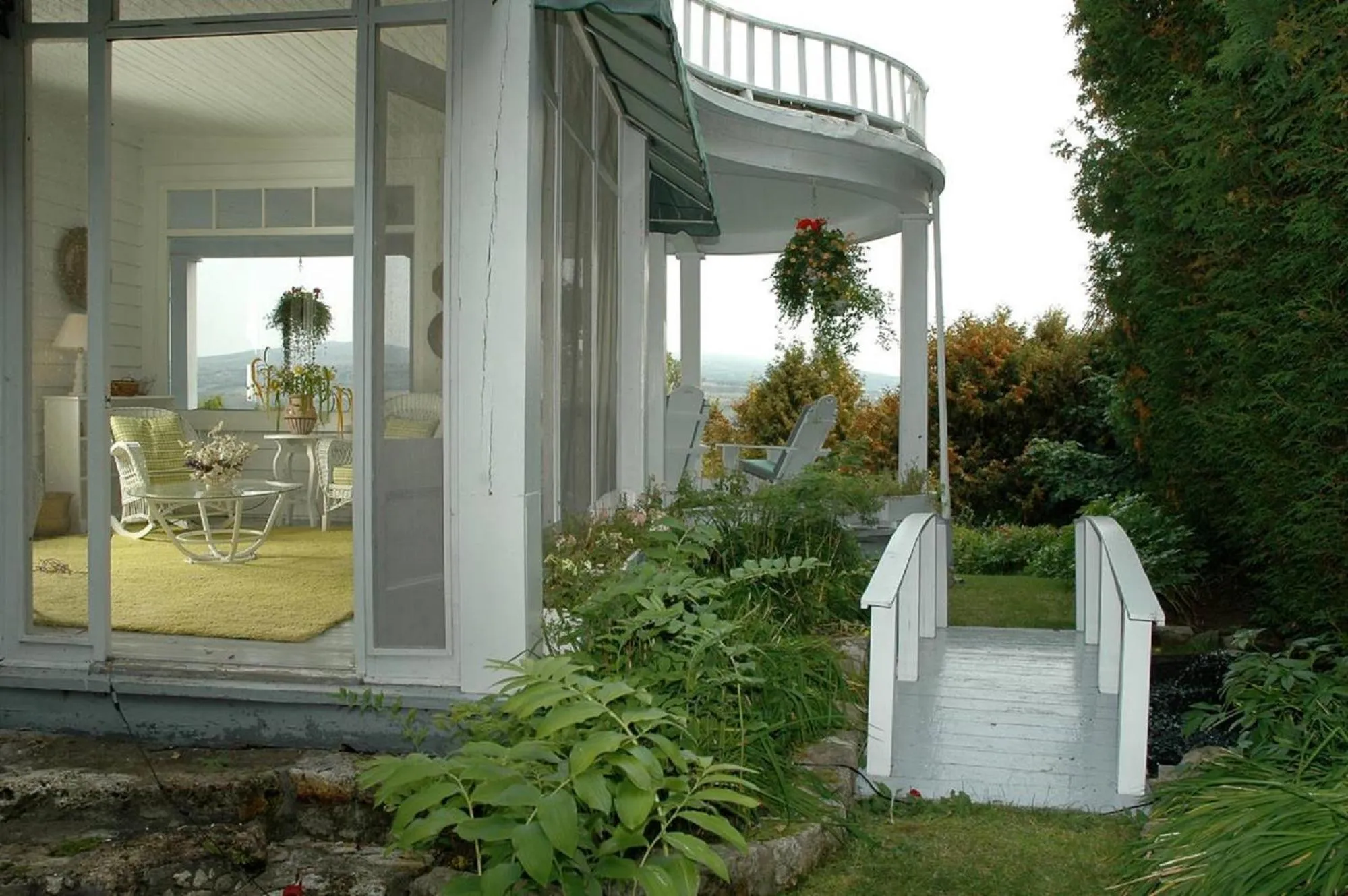 Garden view in 241 - La Côte Fleurie - Les Immeubles Charlevoix