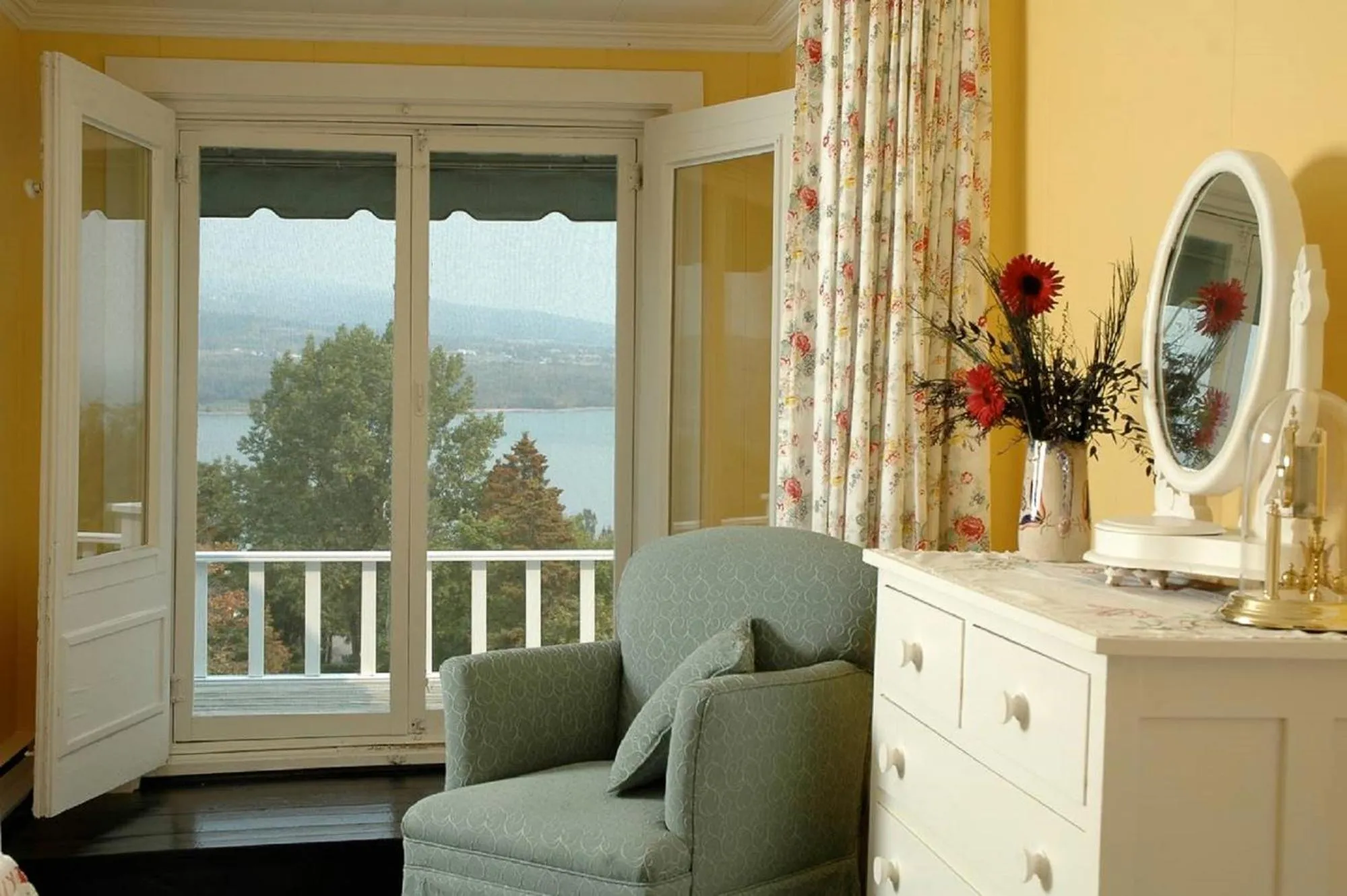 Bedroom in 241 - La Côte Fleurie - Les Immeubles Charlevoix