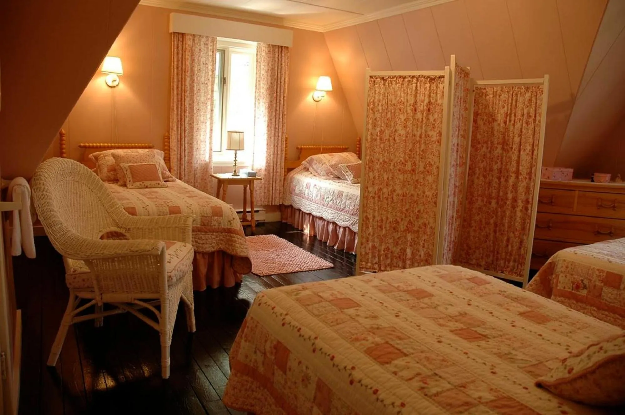 Bedroom, Bed in 241 - La Côte Fleurie - Les Immeubles Charlevoix