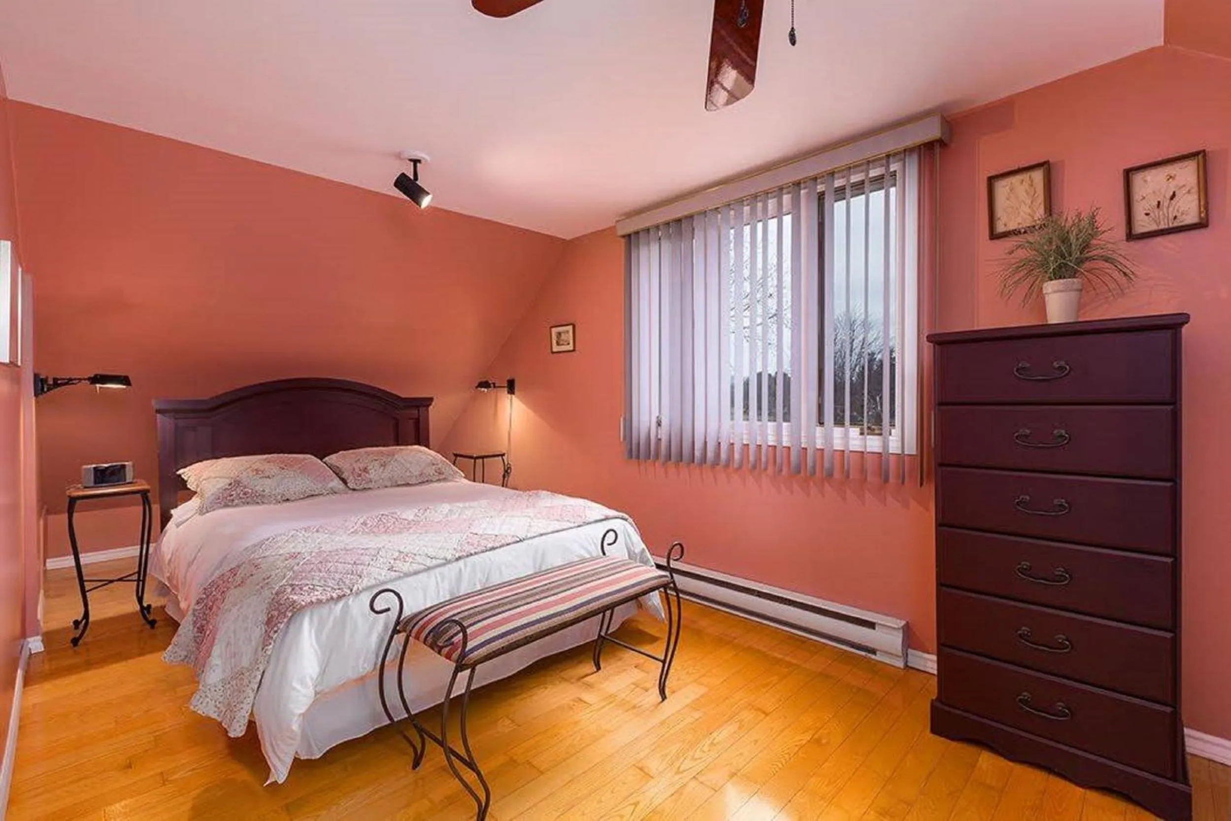 Bedroom, Bed in 271 - La Victorienne - Les Immeubles Charlevoix