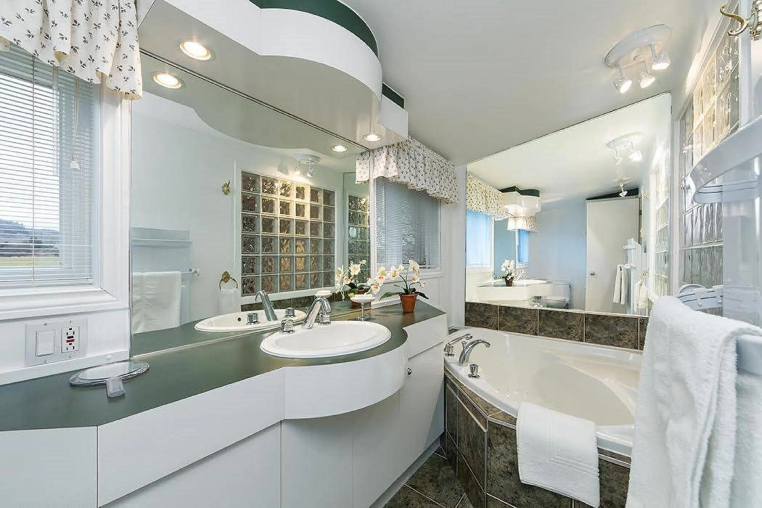 Bathroom in 271 - La Victorienne - Les Immeubles Charlevoix