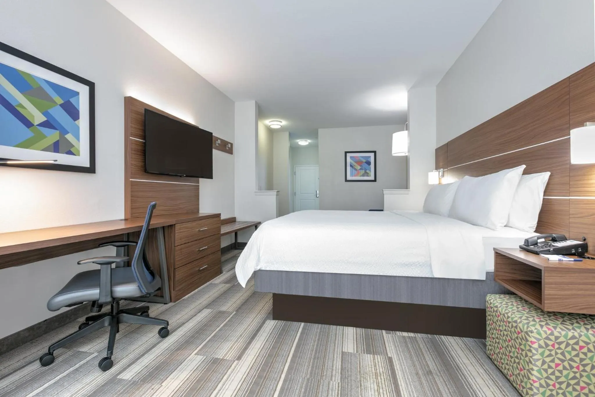 Photo of the whole room, Bed in Holiday Inn Express Hotel & Suites Clute-Lake Jackson by IHG