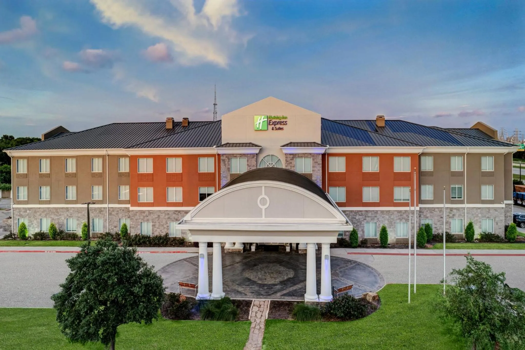 Property building in Holiday Inn Express Hotel & Suites Clute-Lake Jackson by IHG