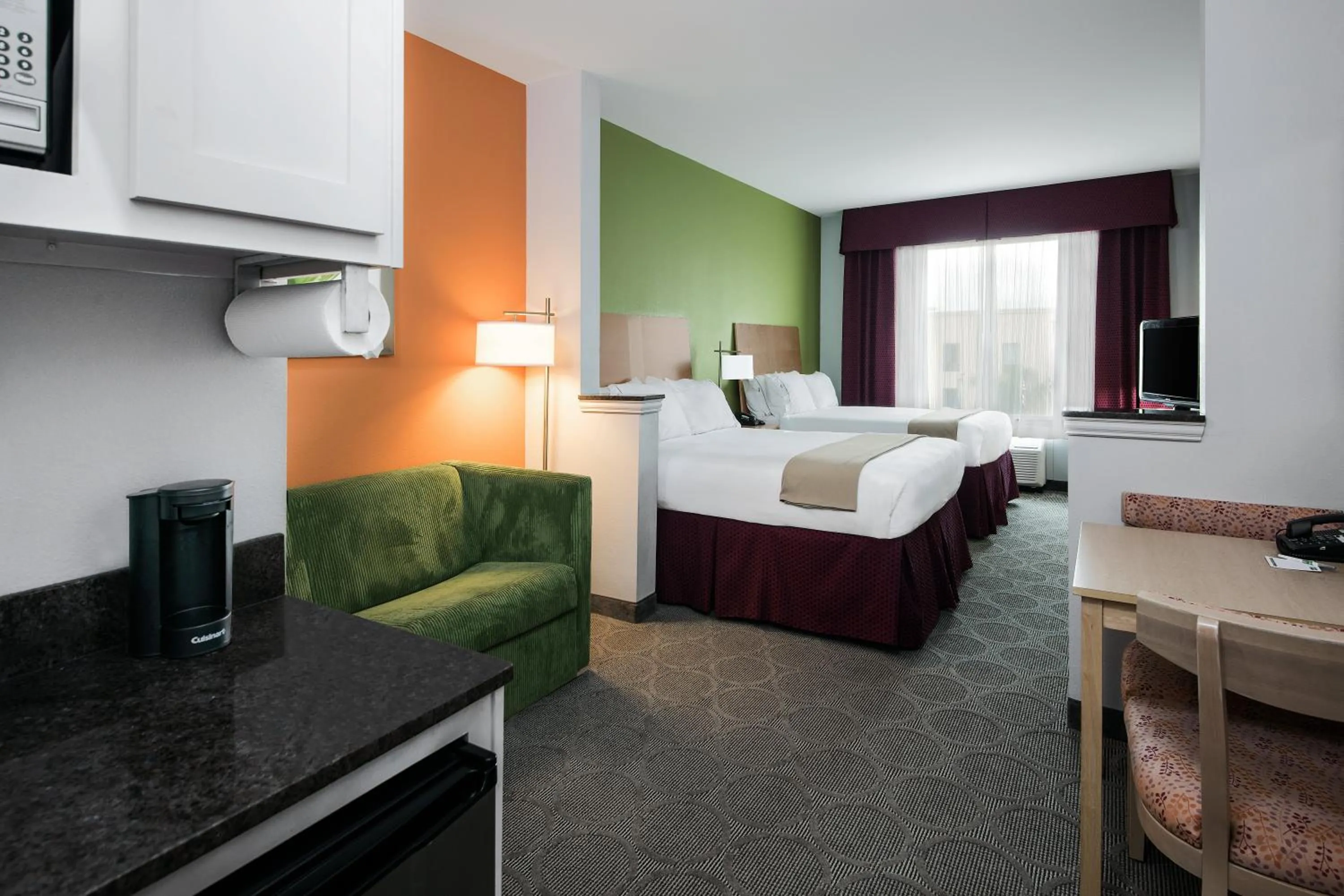 Photo of the whole room, Bed in Holiday Inn Express Hotel & Suites Clute-Lake Jackson by IHG