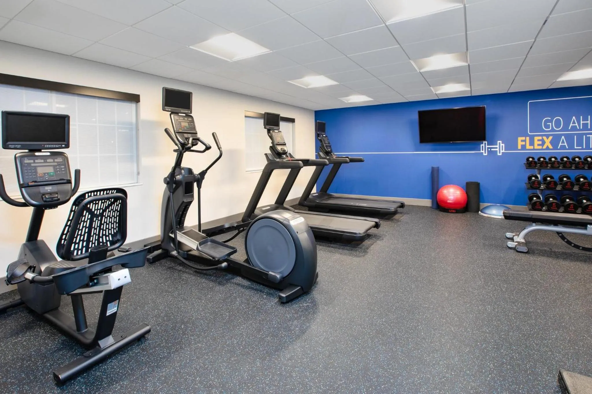 Spa and wellness centre/facilities in Holiday Inn Express Hotel & Suites Defiance by IHG