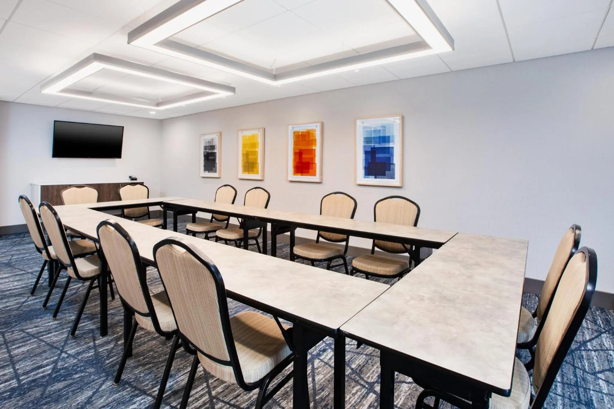 Meeting/conference room in Holiday Inn Express Hotel & Suites Defiance by IHG