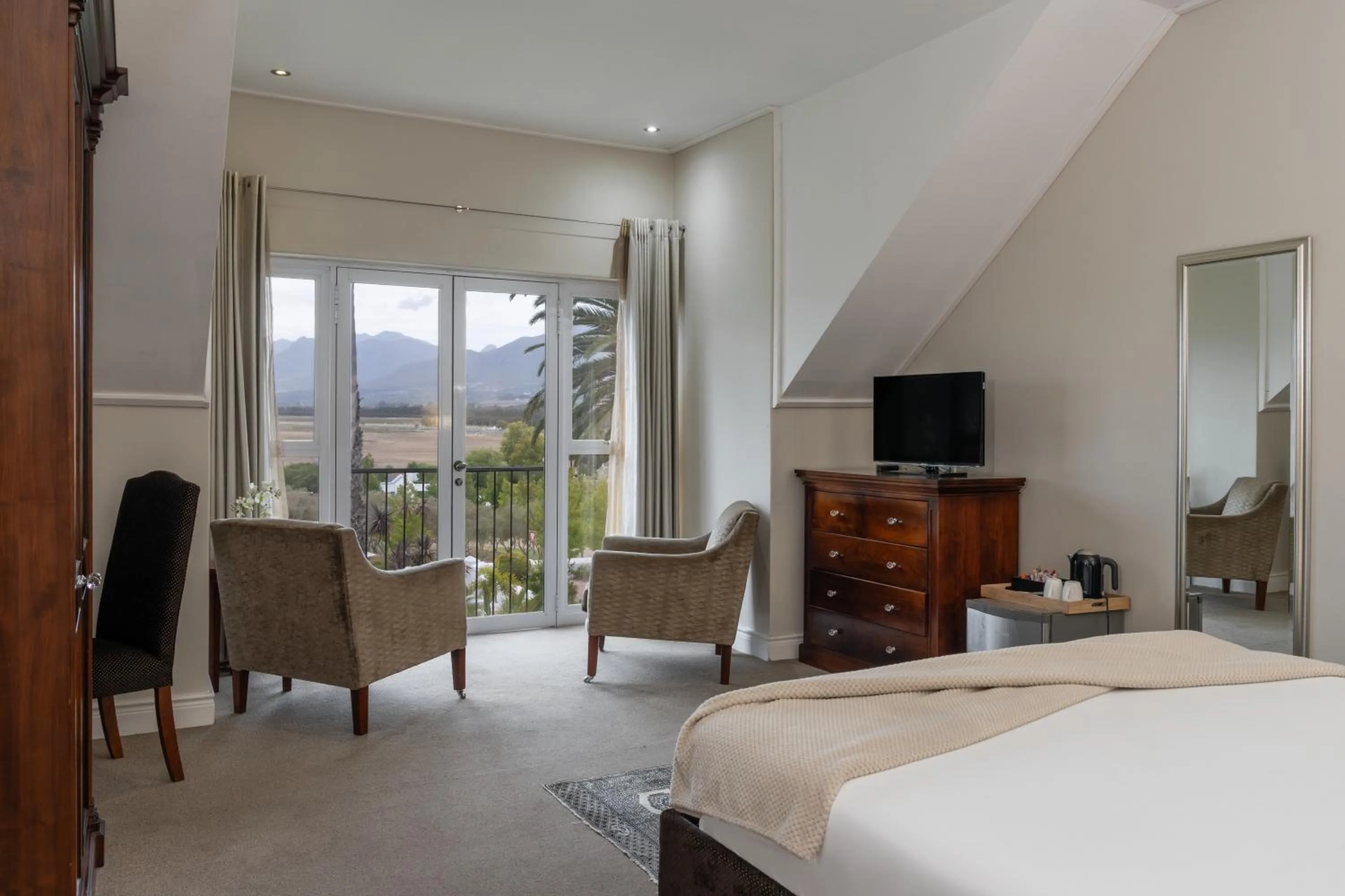 Bed in Wild Mushroom Country House